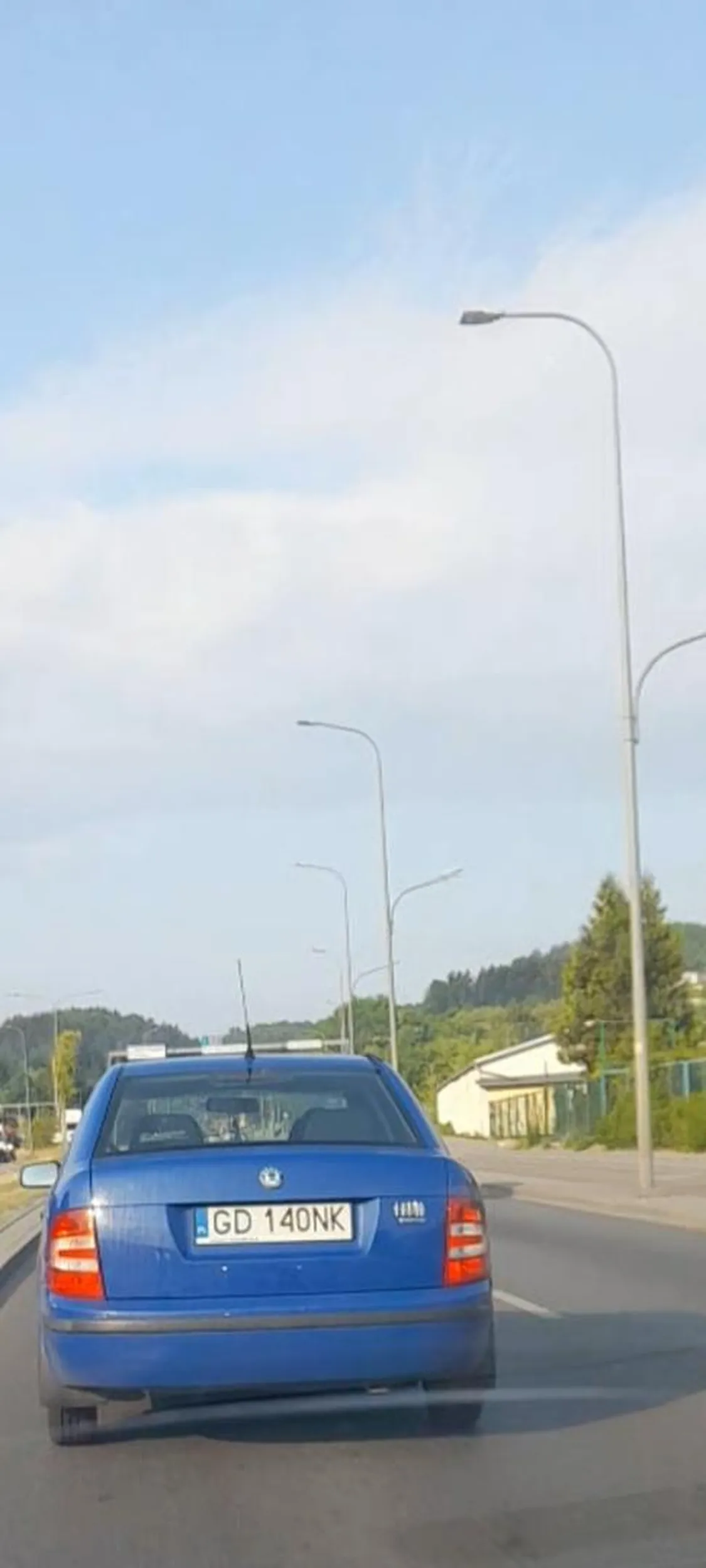 Za jazdę lewym pasem przy wolnym prawym pasie; 3000 złotych mandatu  myślimy paniusiu