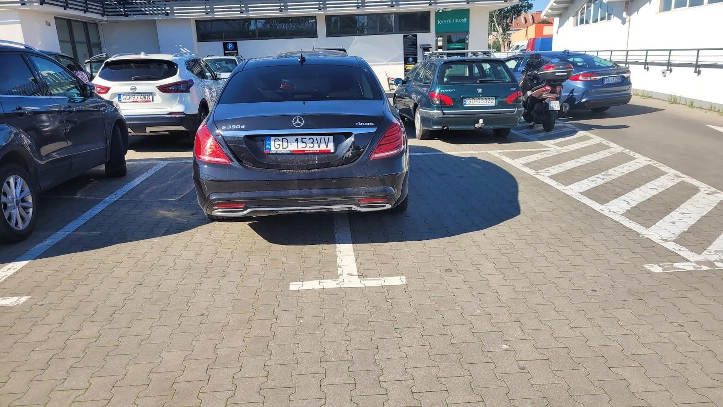 Mistrz parkowania na rynku Przymorze