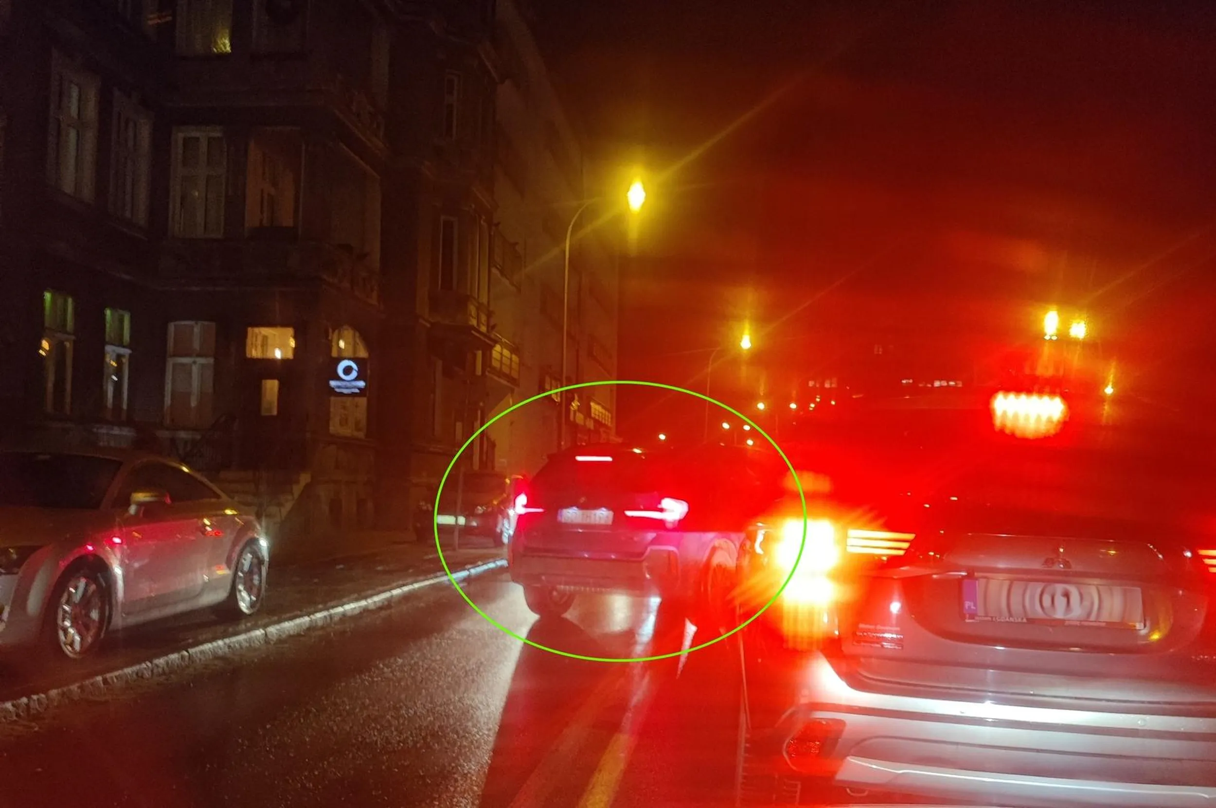 Przepisy lekce sobie waży... https://www.trojmiasto.pl/raport/Pirat-drogowy-w-BMW-rt295252.html