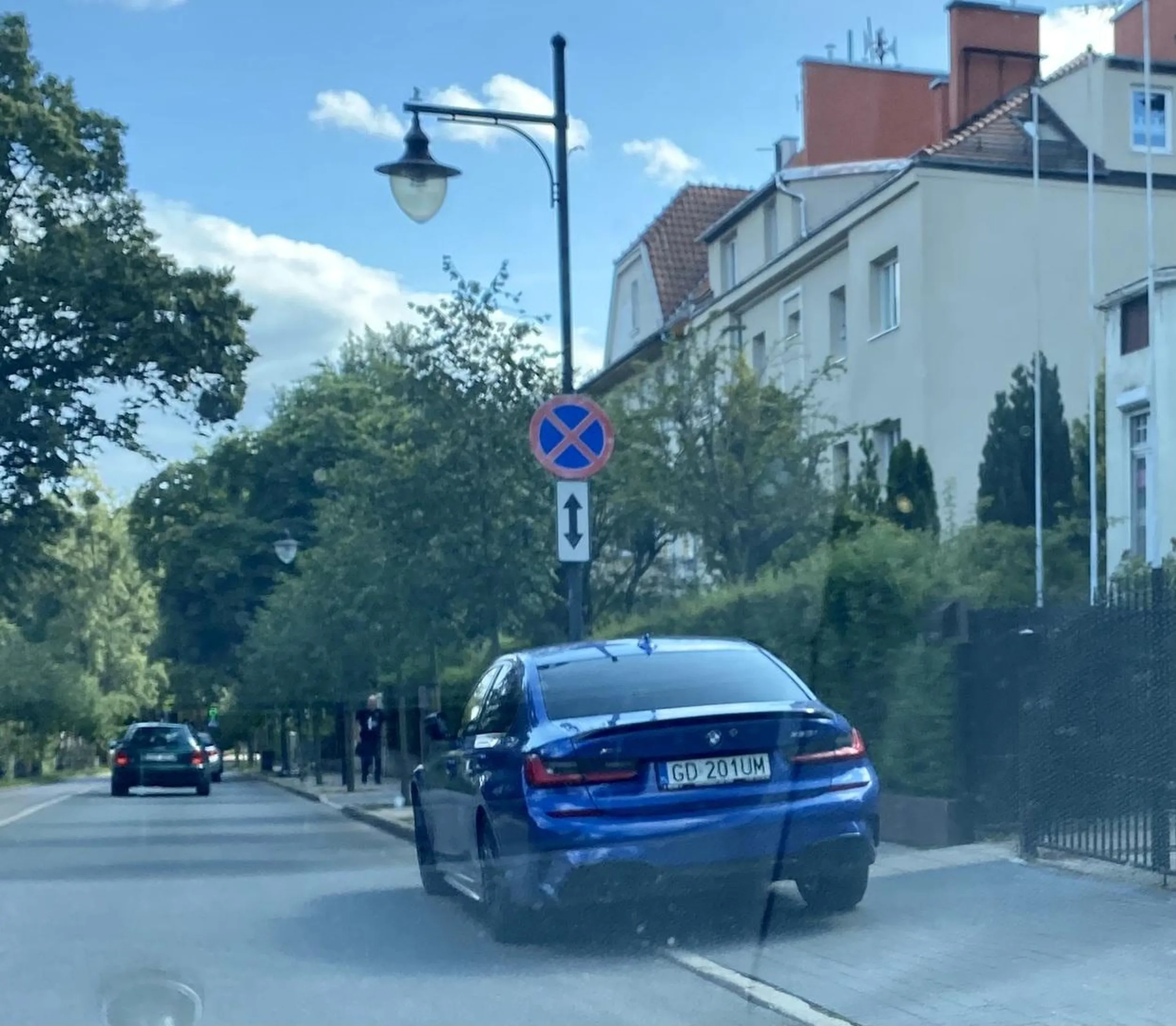 Dobrze że baba zapisała się do przedszkola. Musi poćwiczyć proste symbole