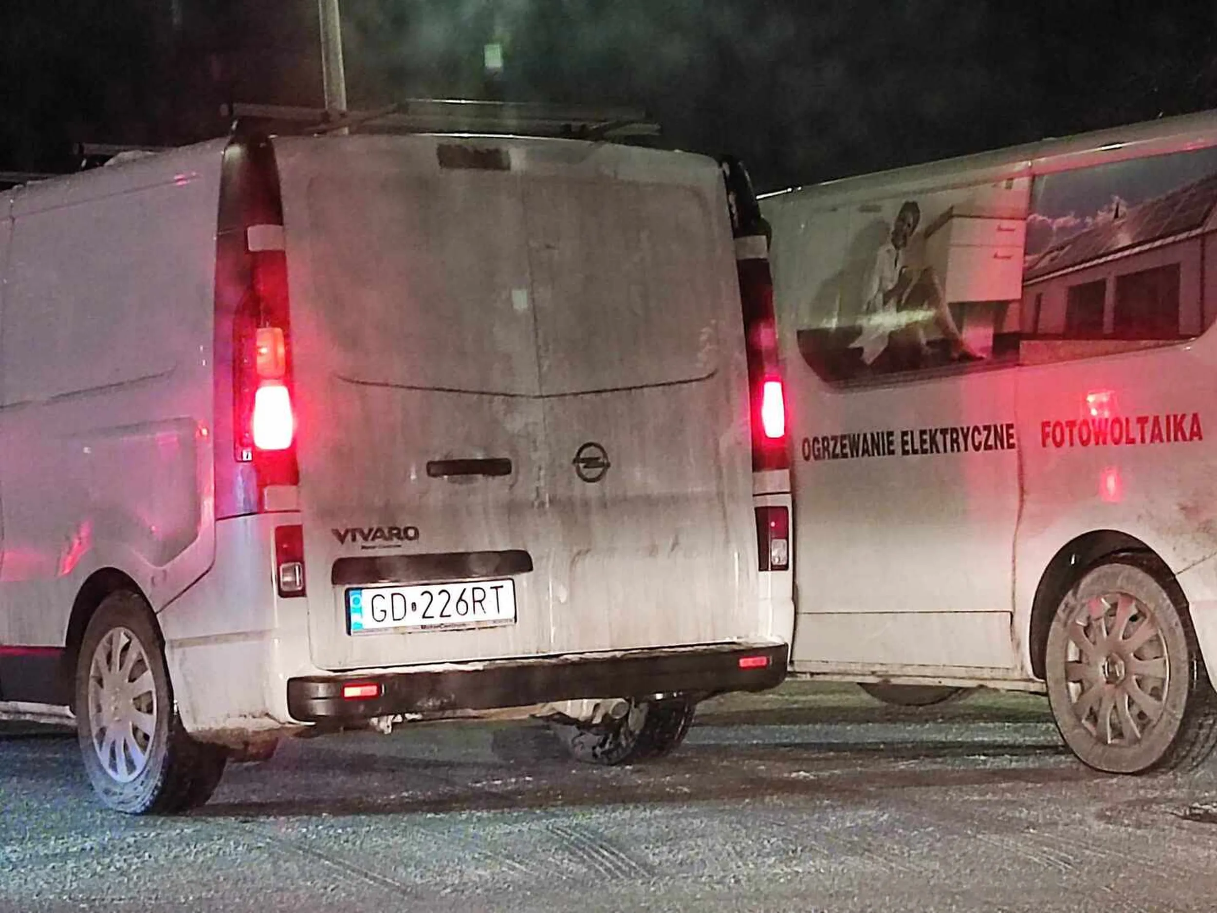 Stoi taki AS na środku skrzyżowania i blokuje drogę przez 10 minut :)