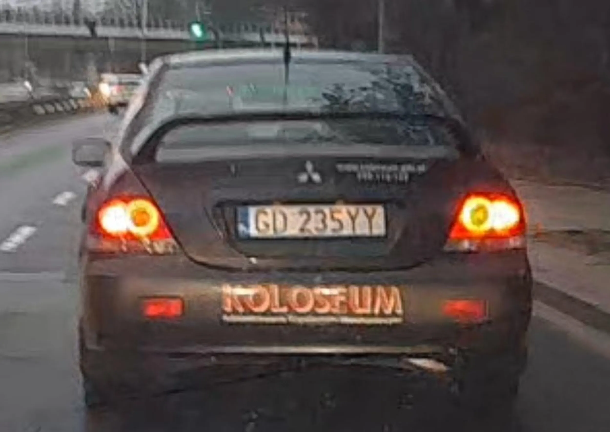 Takie pizdy jak ty dawno powinny mieć zabrane prawo jazdy jazda  na czerwonym przez przejscie dla pieszych  między pieszymi nie  używanie kierunków