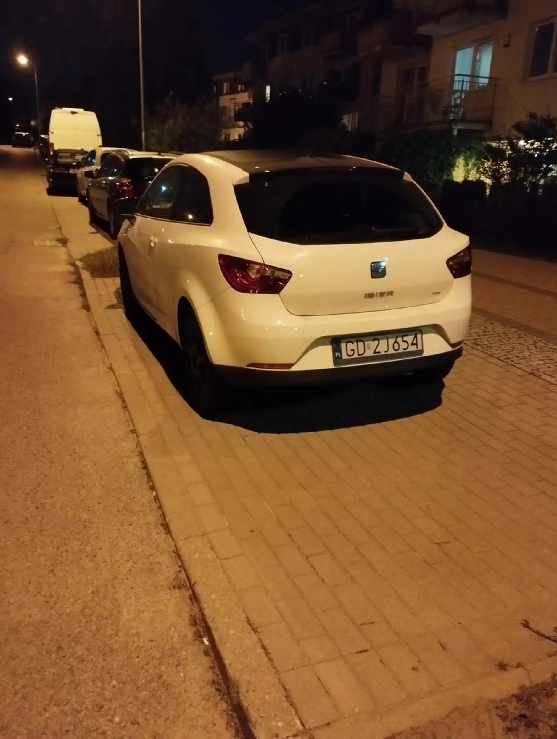 Chodnik to nie parking miernoto.