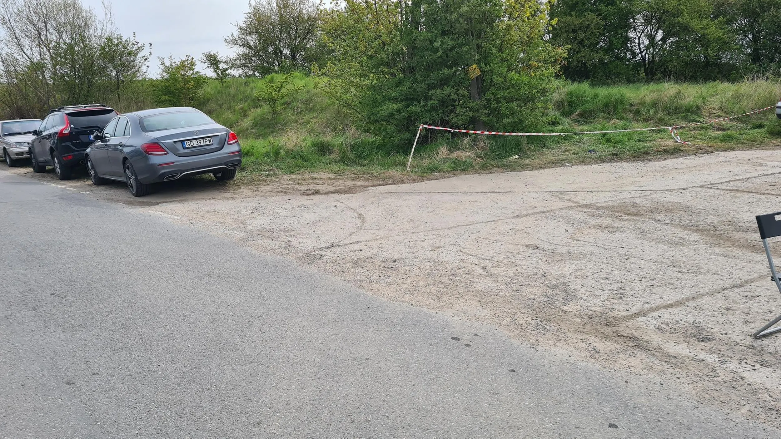 Parkowanie na skrzyżowaniu. Mimo zwrócenia uwagi nie reaguje dodatkowo bardzo nerwowy