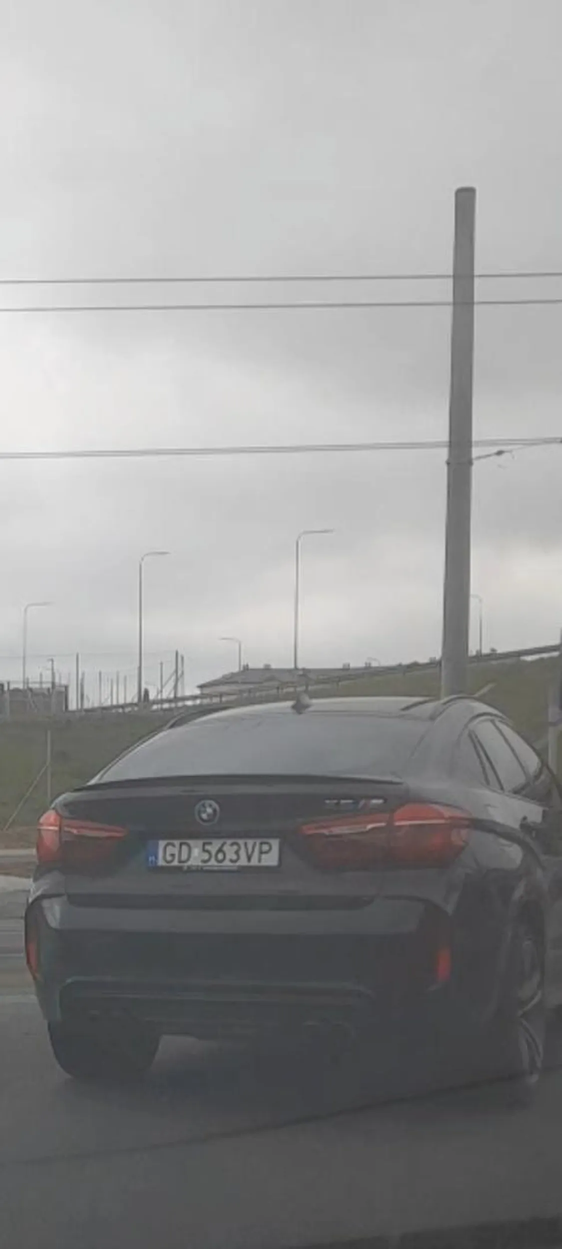 Uwaga na tego pajaca w bmw z dużą prędkością zmienia pasy bez kierunkow wymusza wpycha się na chama