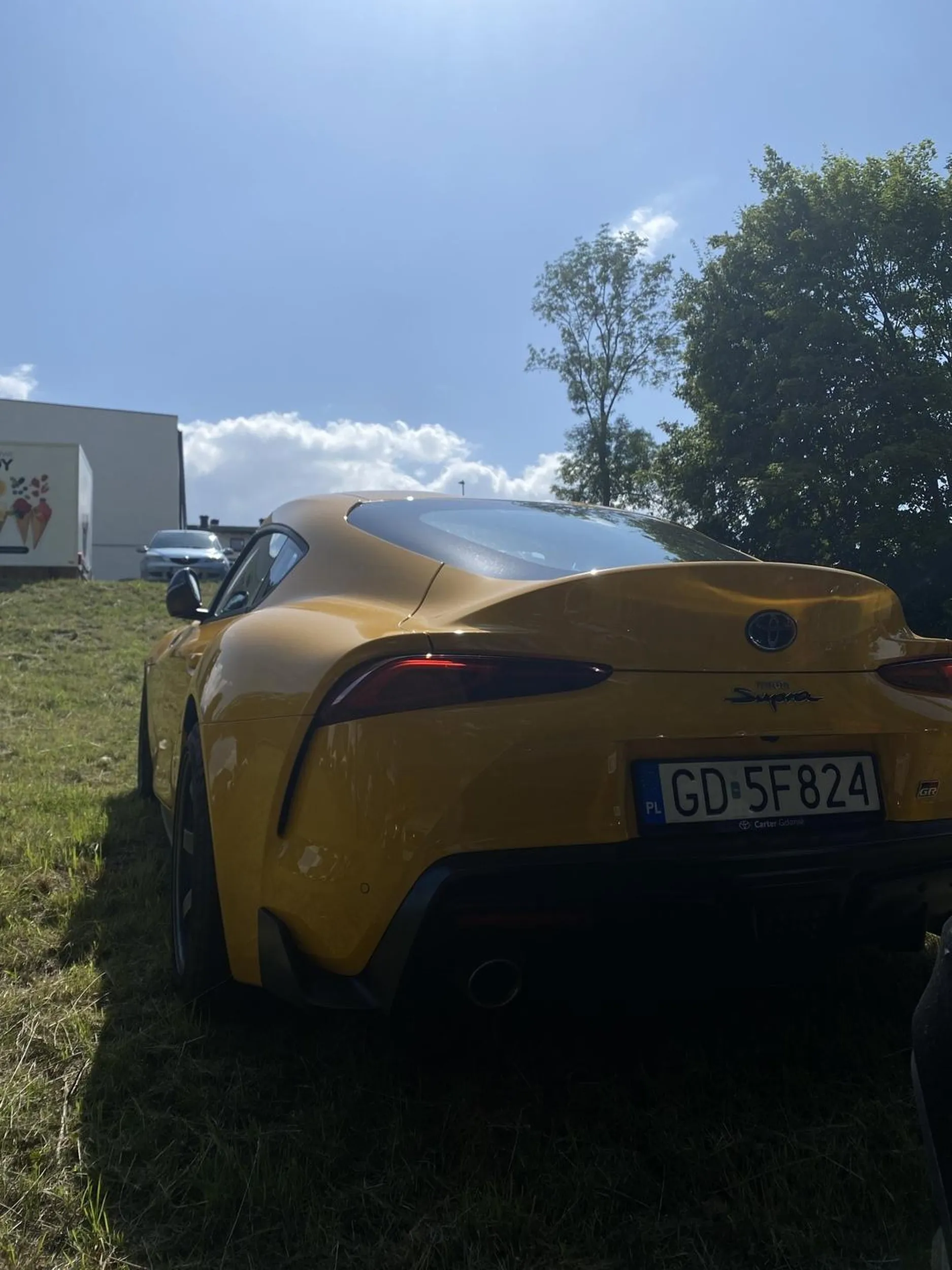 Zajebista supra. Jestem na truskawkobraniach patrzę a tu supra szacun ???