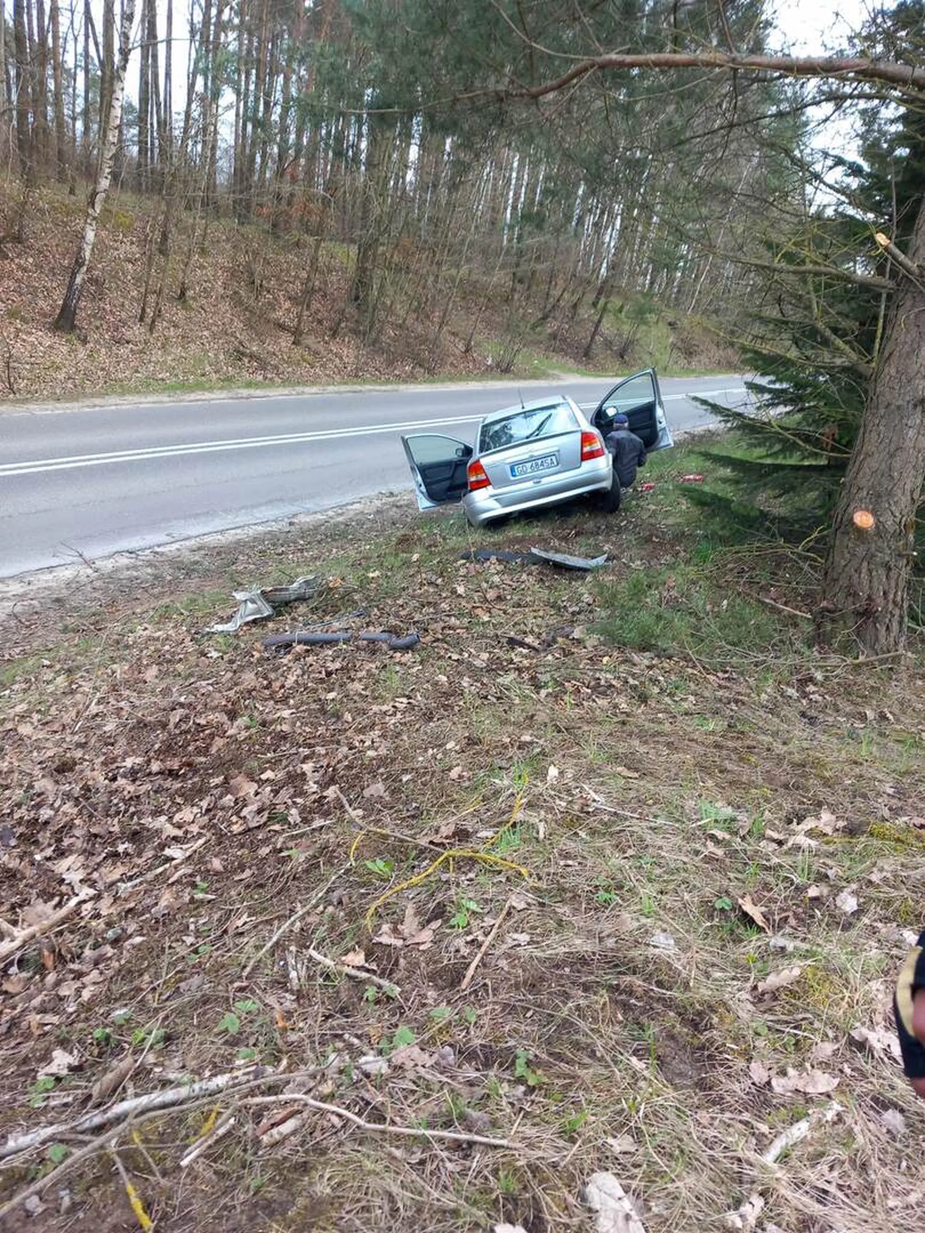 Kierowca nie wyrobił w zakręcie