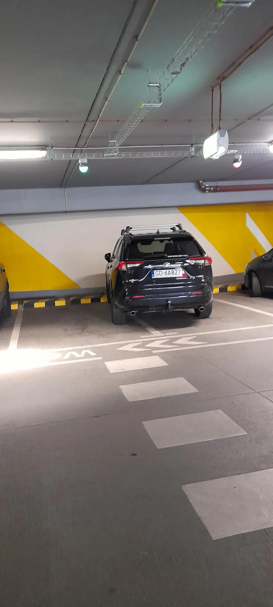 ŚWIETNE PARKOWANIE. Cieszę się, że nadal istnieją ludzie, którzy mają w dupie innych! Brak słów!