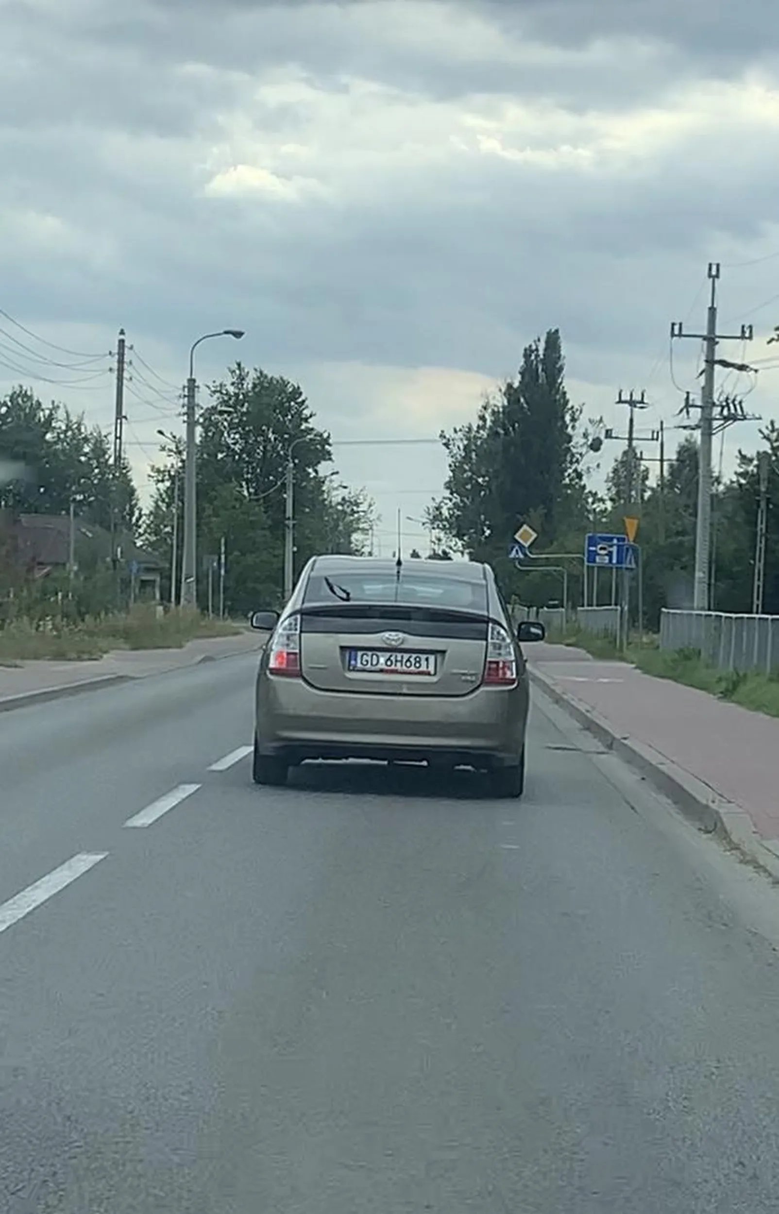 Niesamowity popis umiejętności - ponad 90 w zabudowanym + wyprzedzanie na podwójnej ciągłej i pasach