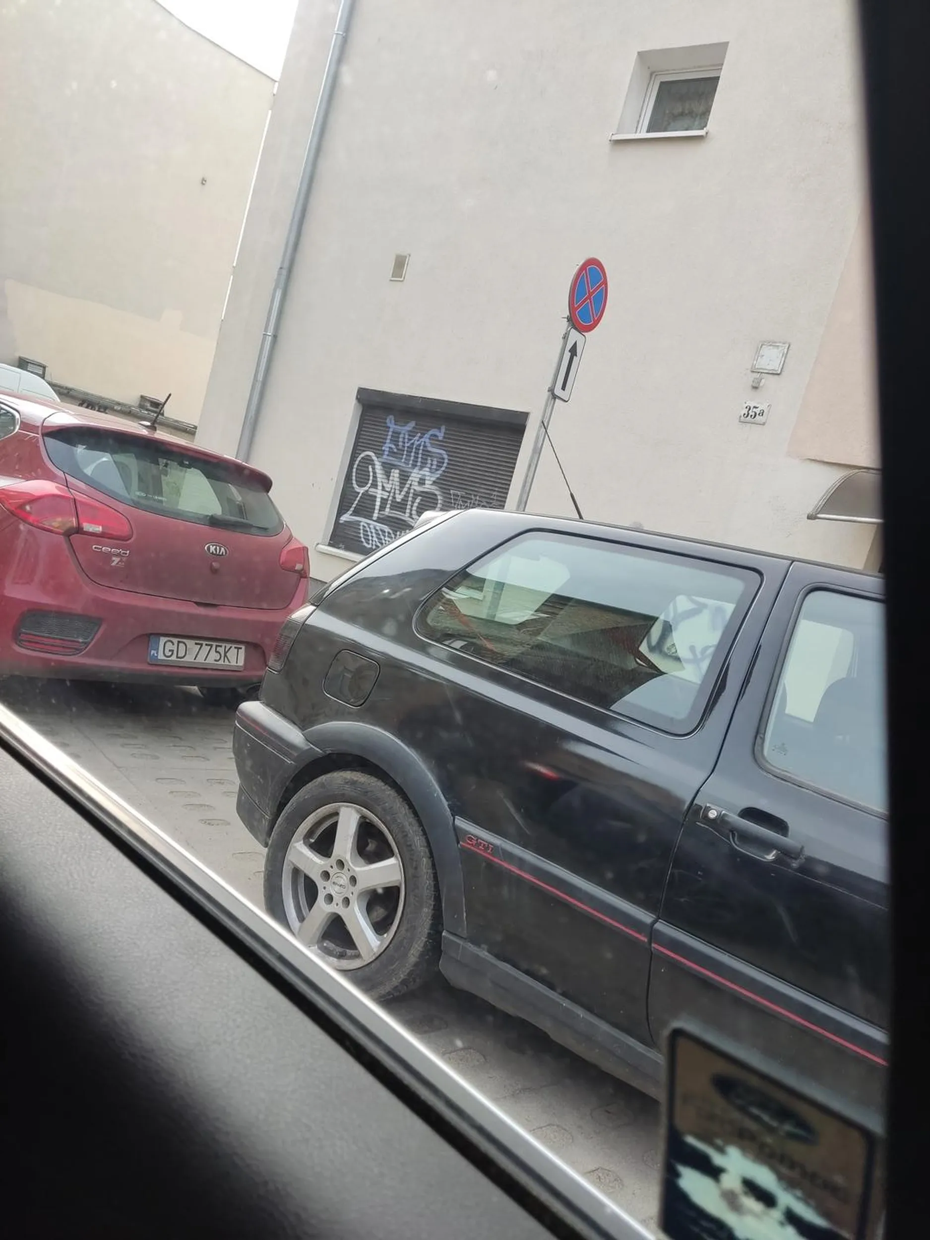 Już z blokadą od straż miejska, ale i tak wystawiam... Mandat, niestety, nie działa na sumienia...