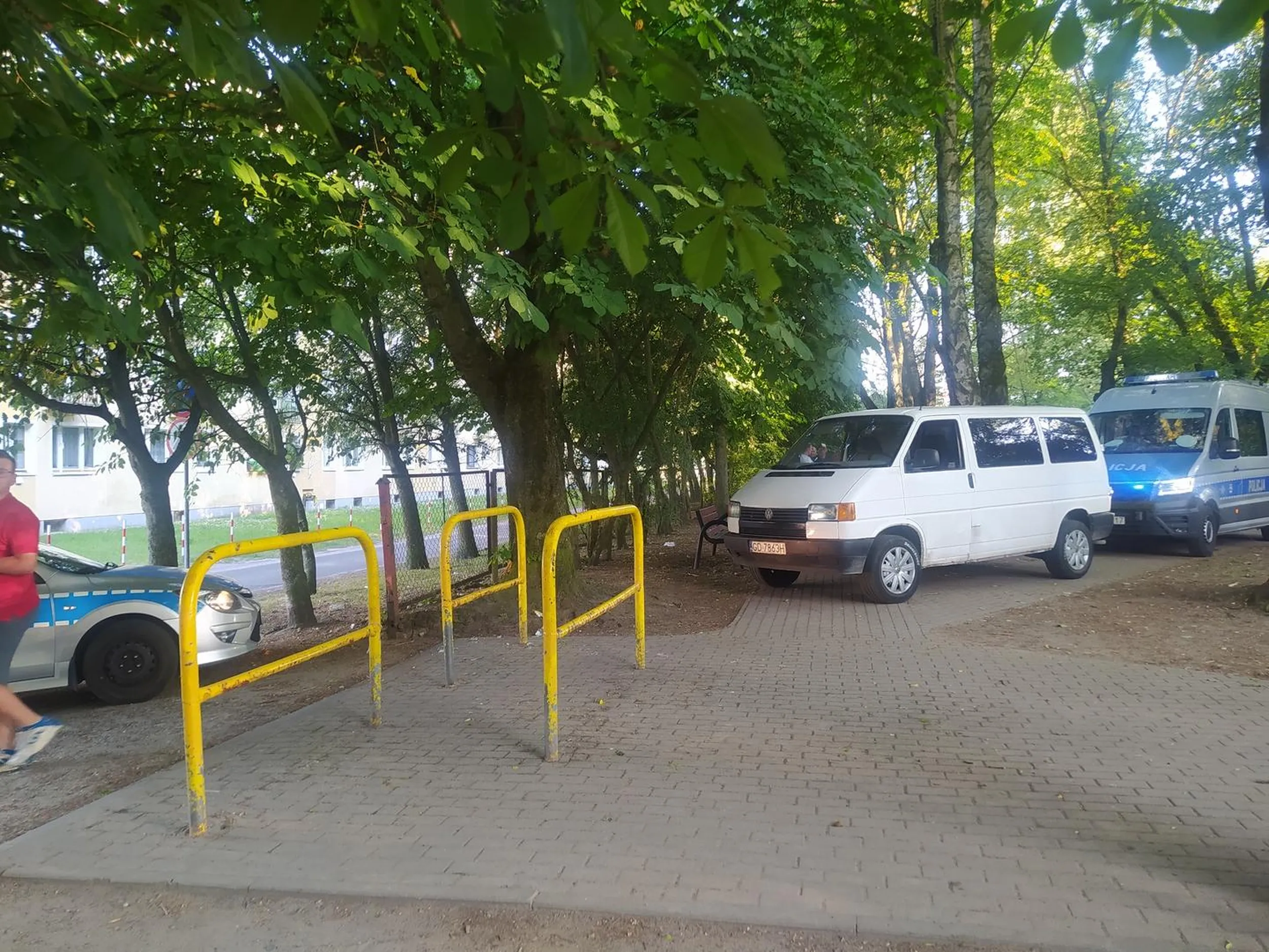 Chłop uciekał przed policją przez całe miasto po czym wylądował w parku, I uciekał na pieszo, złapany parę przecznic dalej