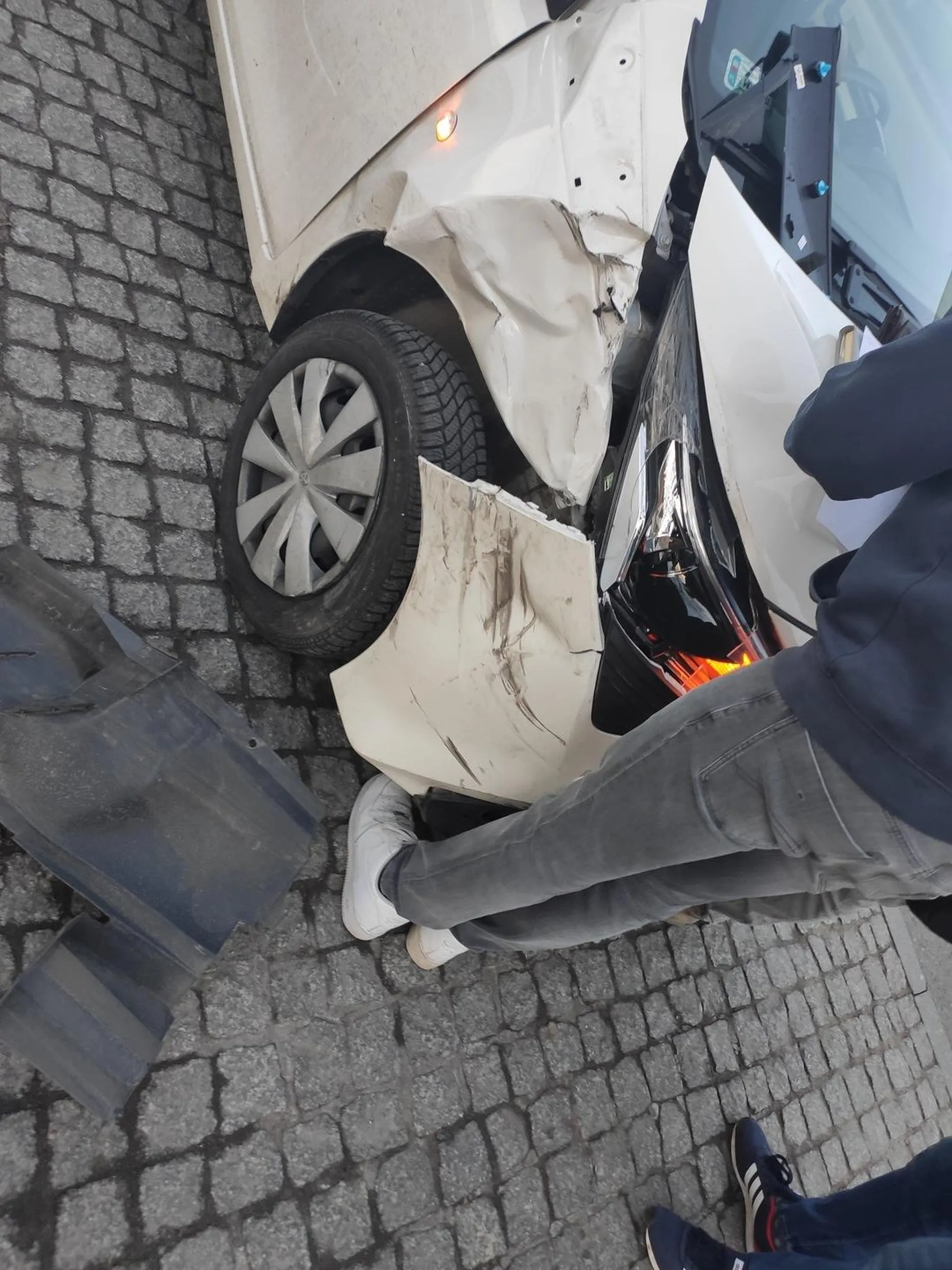 Vectra lekko walnięta aygo calka i do kasacji :D