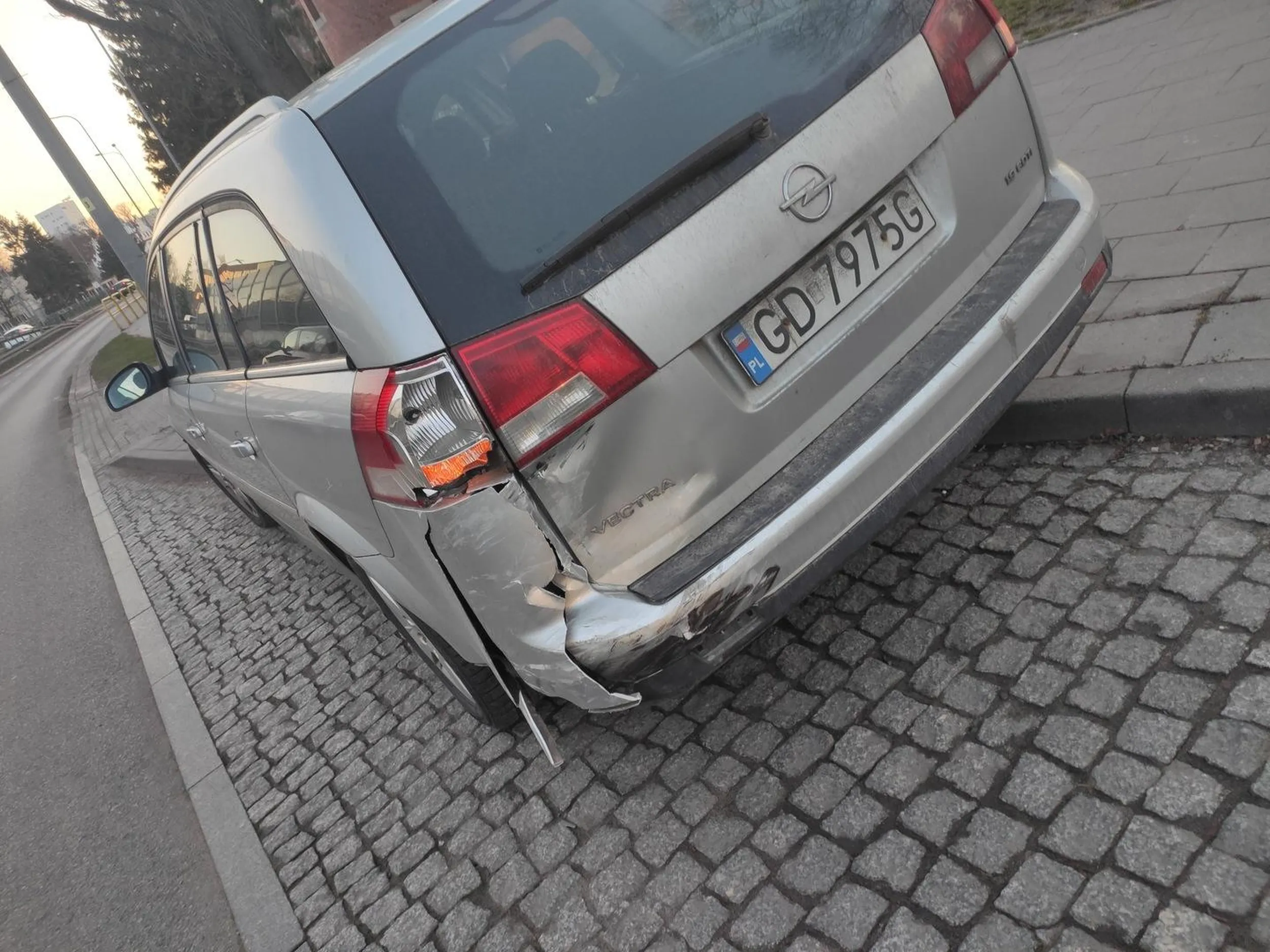 Vectra lekko walnięta aygo calka i do kasacji :D