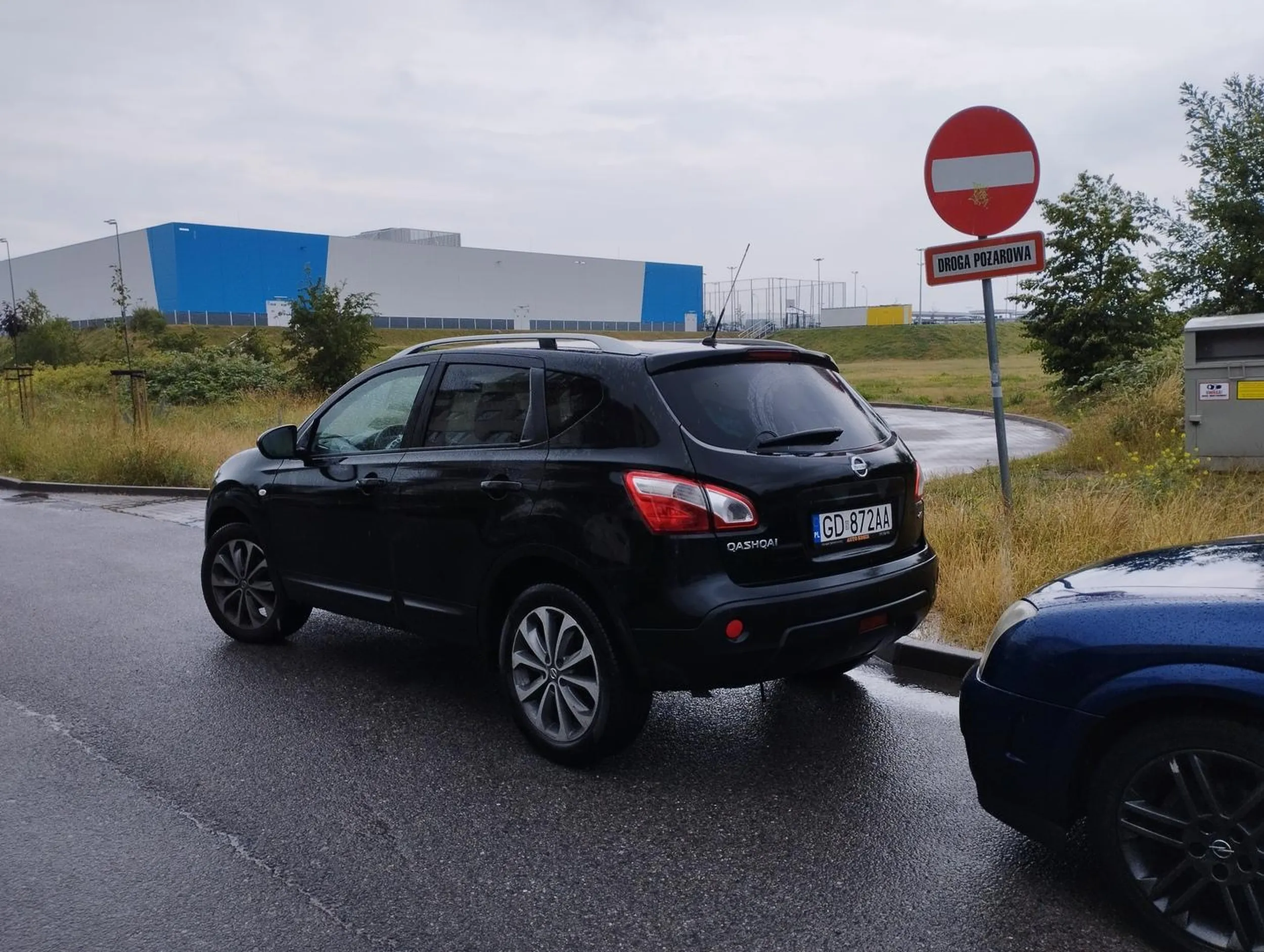 Zastawianie drogi pożarowej na osiedlu w Gdańsku