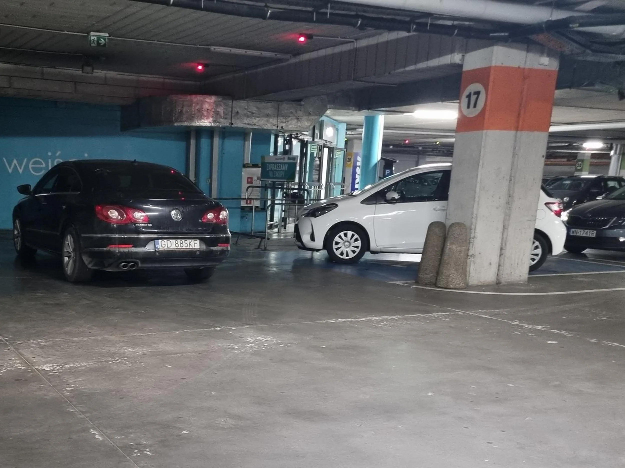 Cham zastawił wjazd na miejsce dla niepelnosprawnych