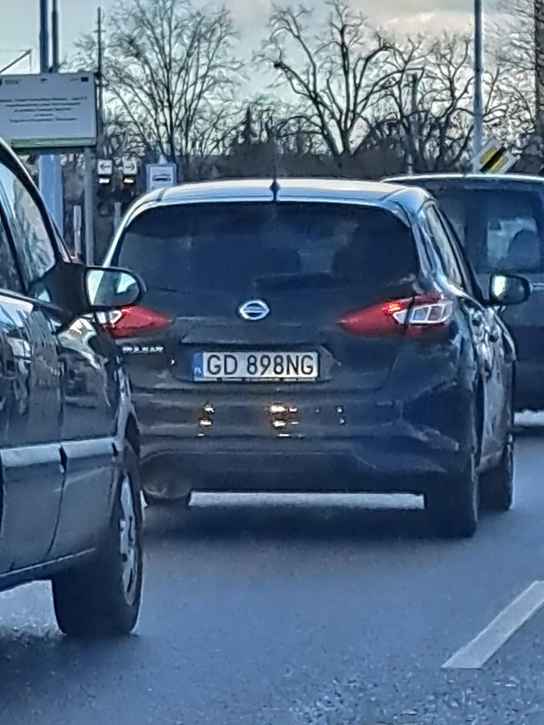 Pań strukal mnie za to że zatrzymałem się przed przejściem dla pieszych, pozniej dojeżdżając do jezdni ze znakiem stop zatrzymałem się do zera i znowu trukanie. Pozniej spisywał moje tablice.