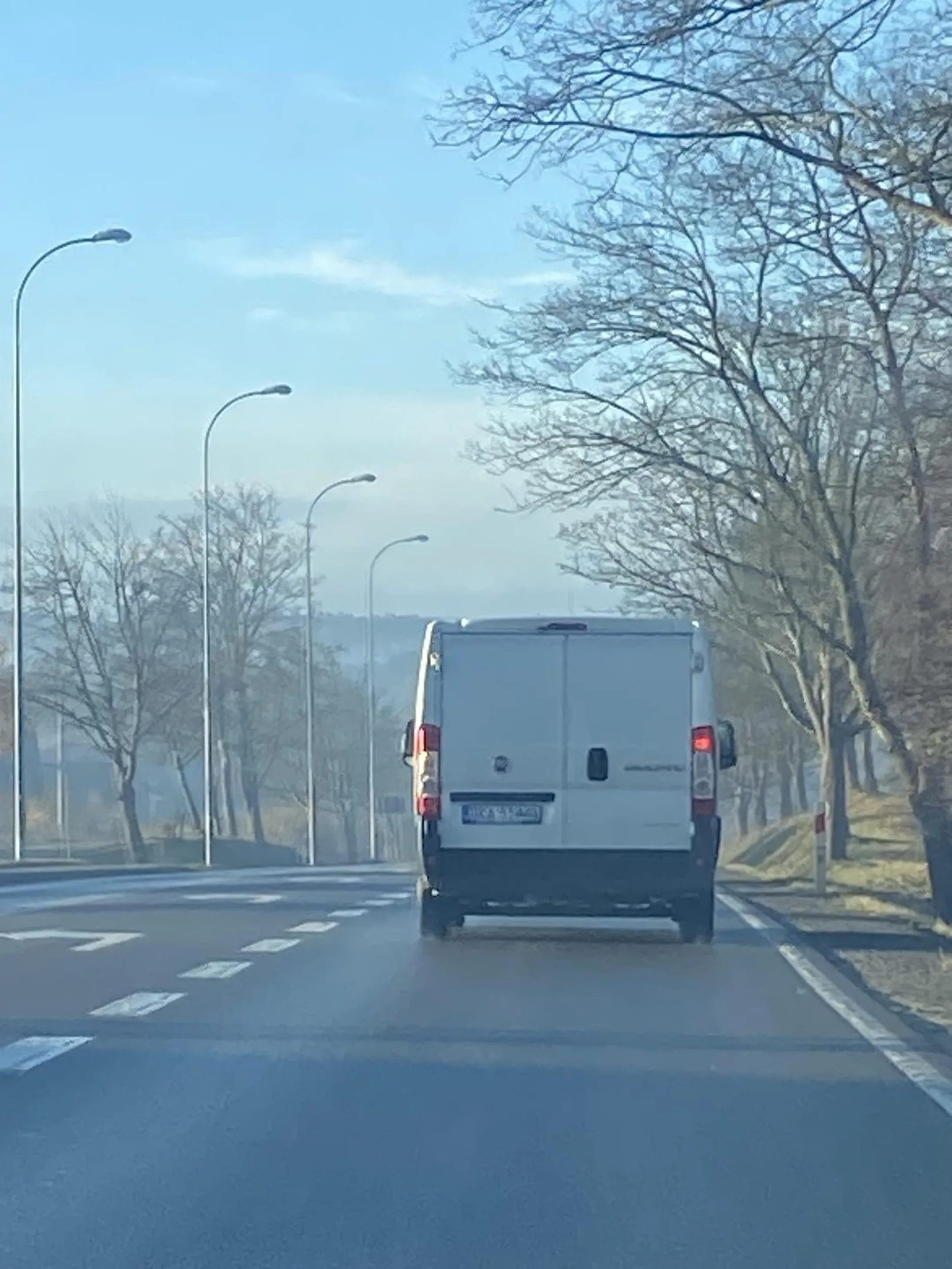 Kierowca nie zatrzymuje sie na stopie przy okazji wymusił pierwszenstwo,