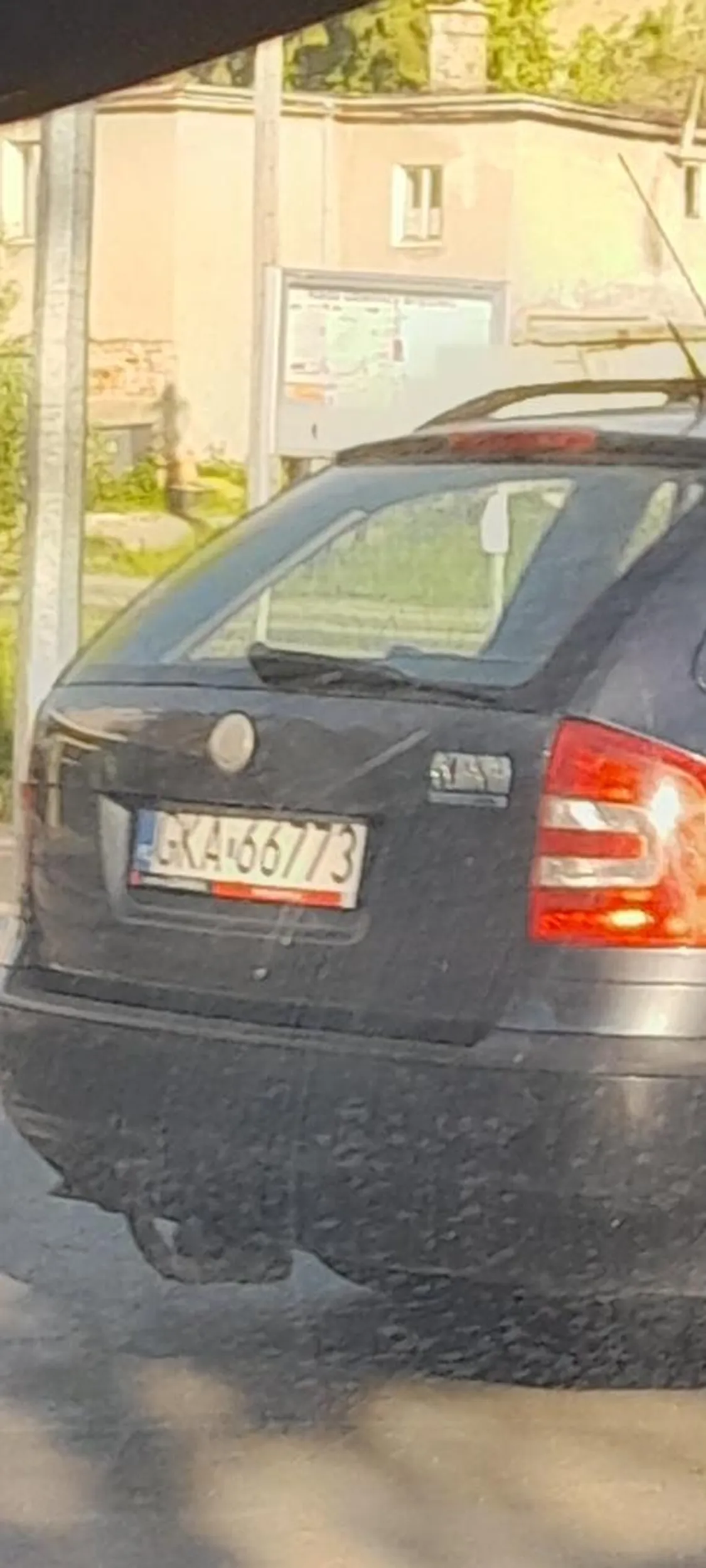 Burak parkuje na kopercie ja tylko do  paczkomatu wies przyjechała do Miasta