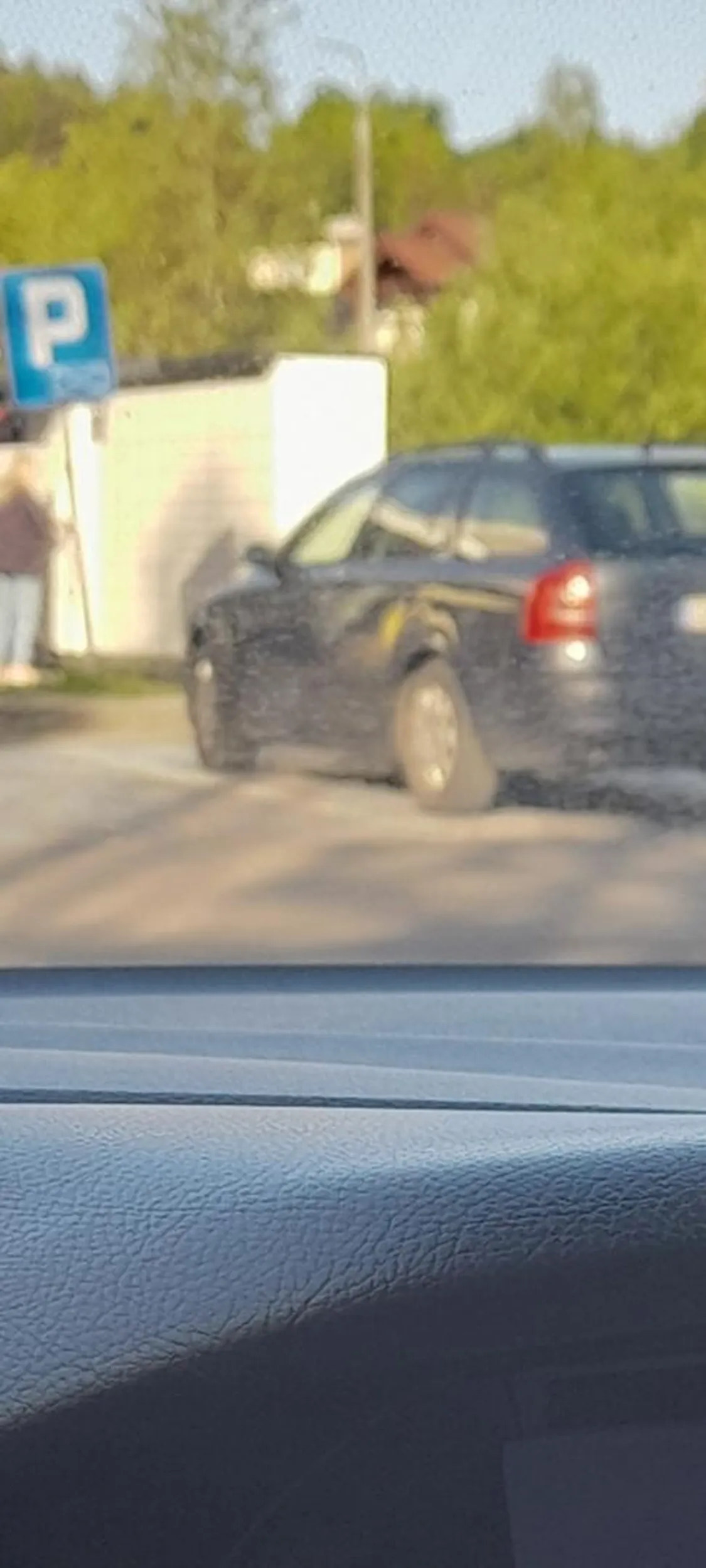 Burak parkuje na kopercie ja tylko do  paczkomatu wies przyjechała do Miasta