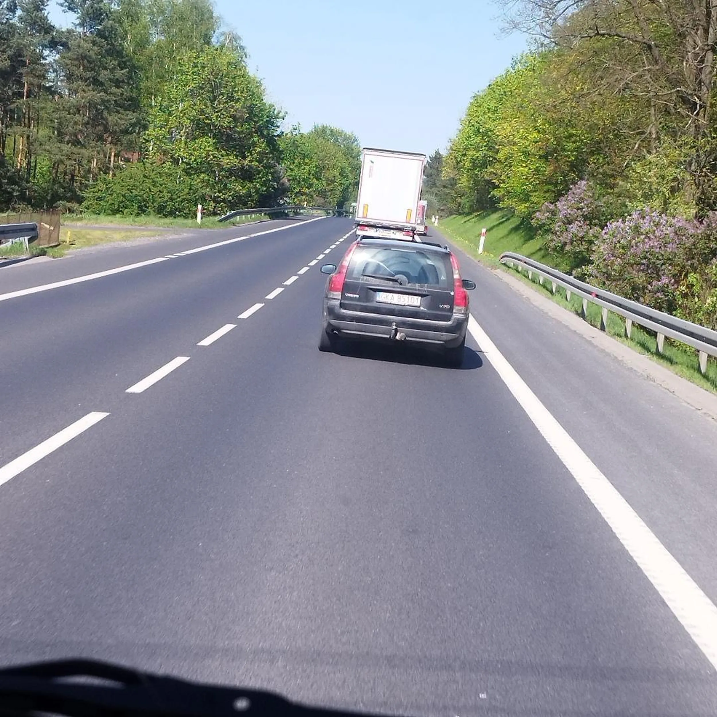 Drogi kolego jeśli ci się spieszy na DK91 to nie hamuj celowo spowalniając i nie przyspieszaj podczas wyprzedzania ciebie.