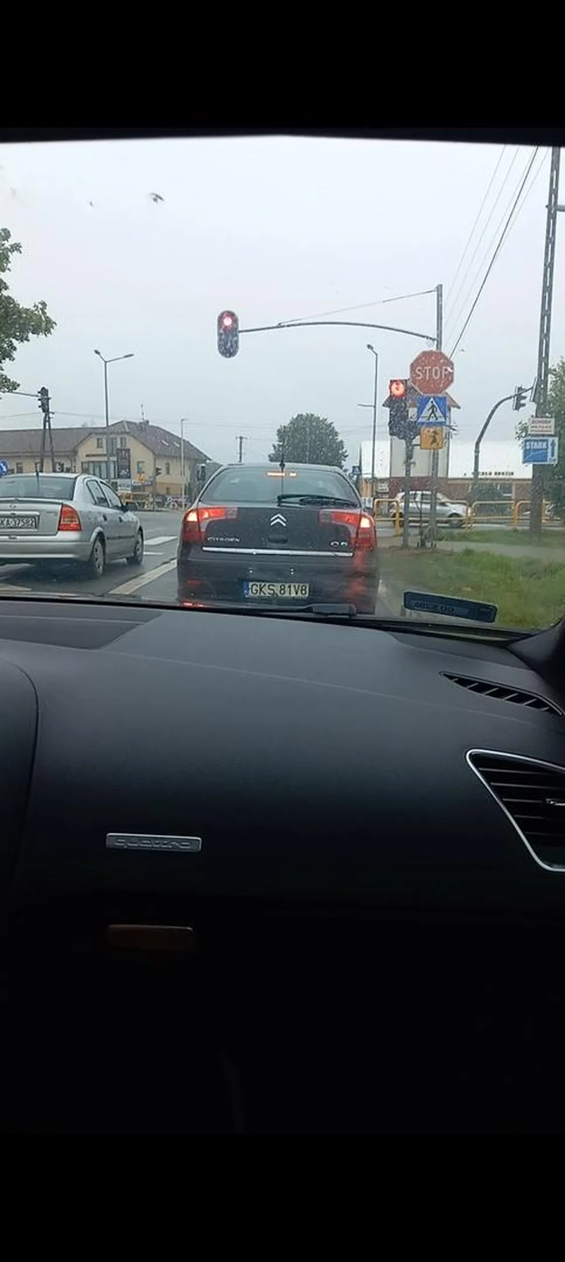 Agresywni i wypici ukraincy, jadący pod prąd, trąbiąc na innych