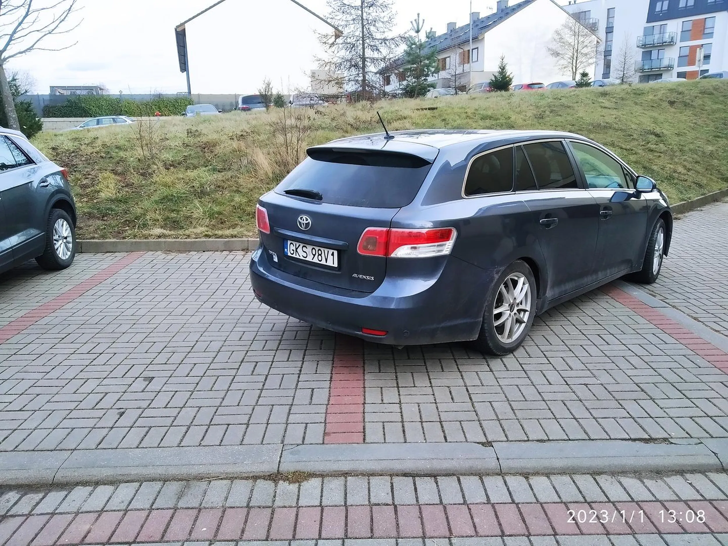 mistrzostwo parkowania prostopadłego pod kościołem!