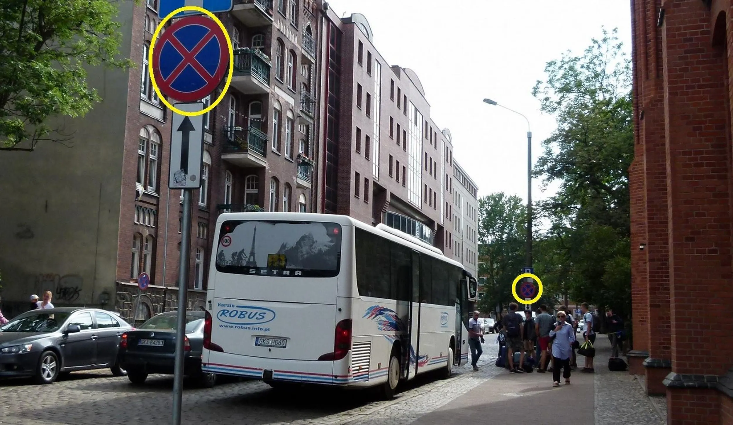 Bezczelne parkowanie na zakazie w centrum Gdańska