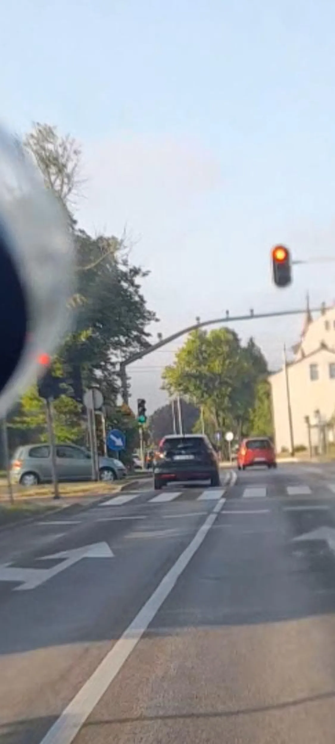 Kierowca miał czas i miejsce  żeby się zatrzymać ale po co jeszcze przygazowal i poleciał