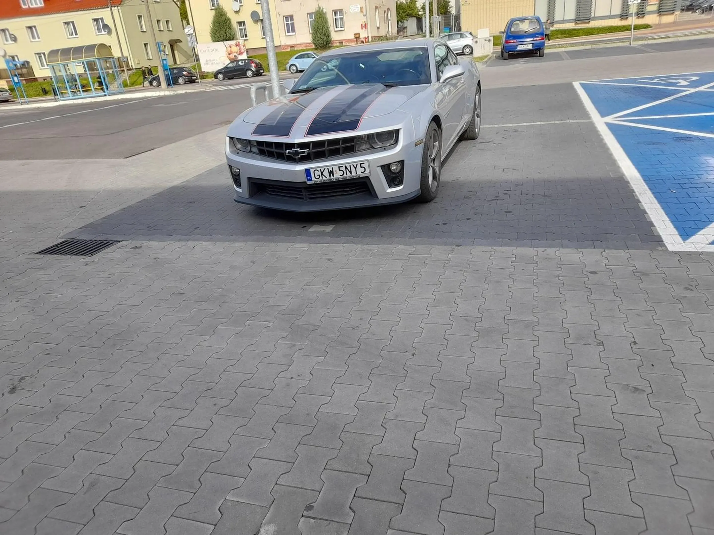 Burak parkuje byle jak, byle gdzie!!!