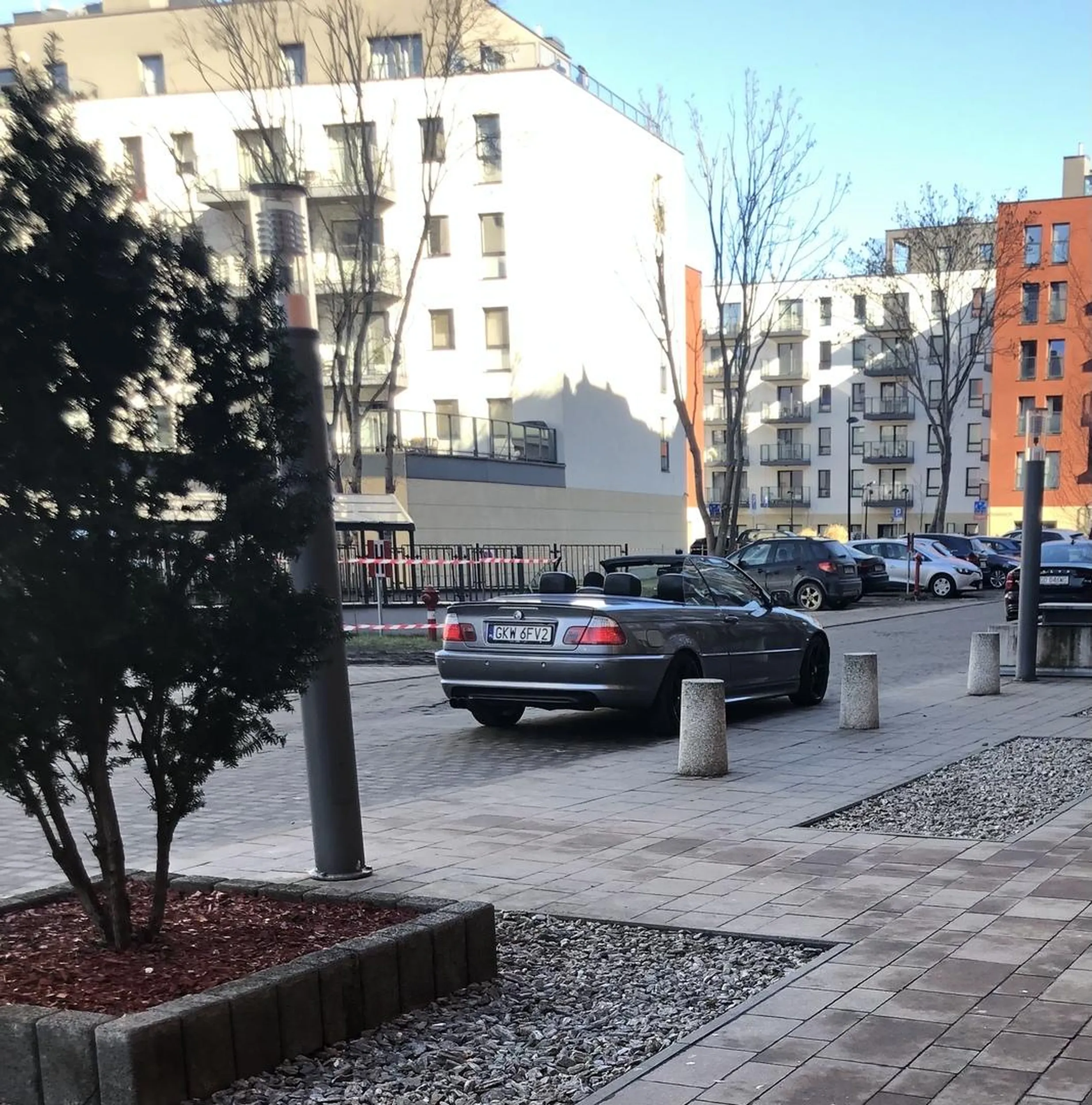 Burak parkuje za zakazie i puszcza oczy zielone