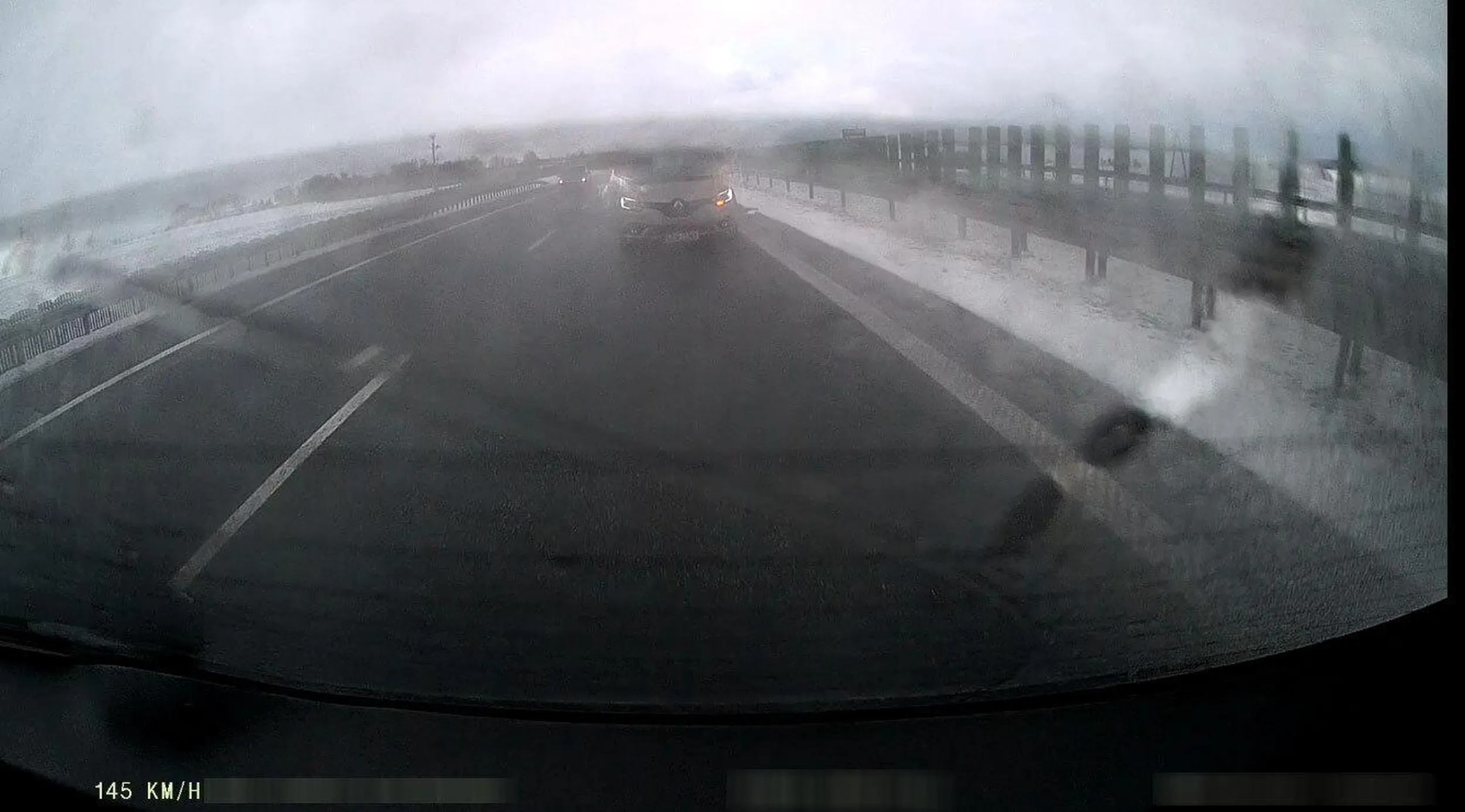 RENAULT SCENIC nr. rej. GKW7UW8, poganianie na autostradzie, oślepienie światłami drogowymi, nie zachowanie odległości przy prędkości 140km/h Dane polisy OC na dzień zgłoszenia czyli 24/04/2023: Polisa: KOS2202948 , RENAULT SCENIC III DCI MR`13 LIMITED 110 , TOWARZYSTWO UBEZPIECZEŃ WZAJEMNYCH "TUZ",  Domaniewska 41, 02-672 Warszawa Wyeliminować tą patologię !