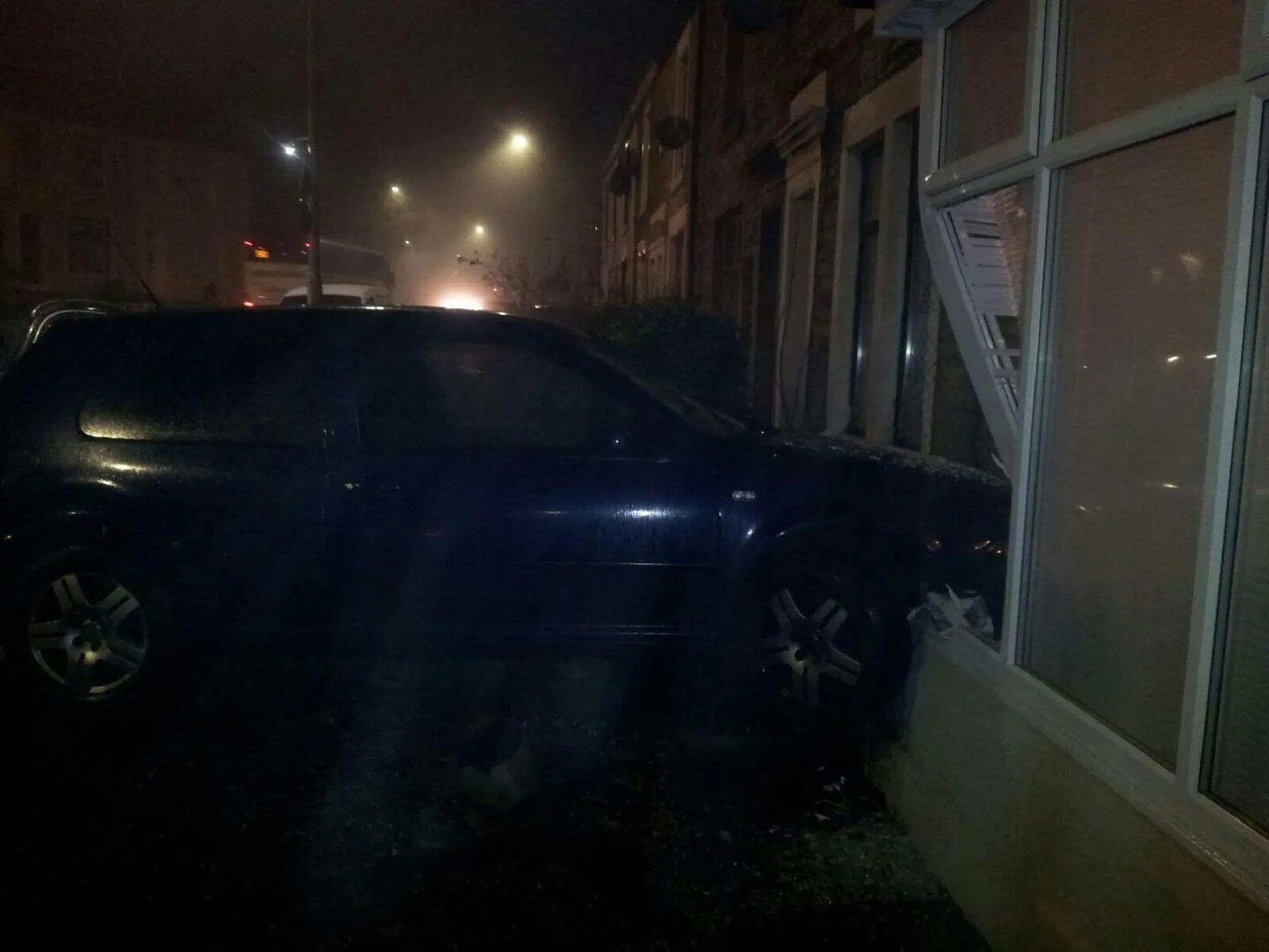 kierowca pojazdu golf mk4 TDI wjechał z impetem w piekarnie w której na zmienie był pan Radosław co bardzo go zestresowało i zrobił za duzo gyrosu. Przyjedz i przepros