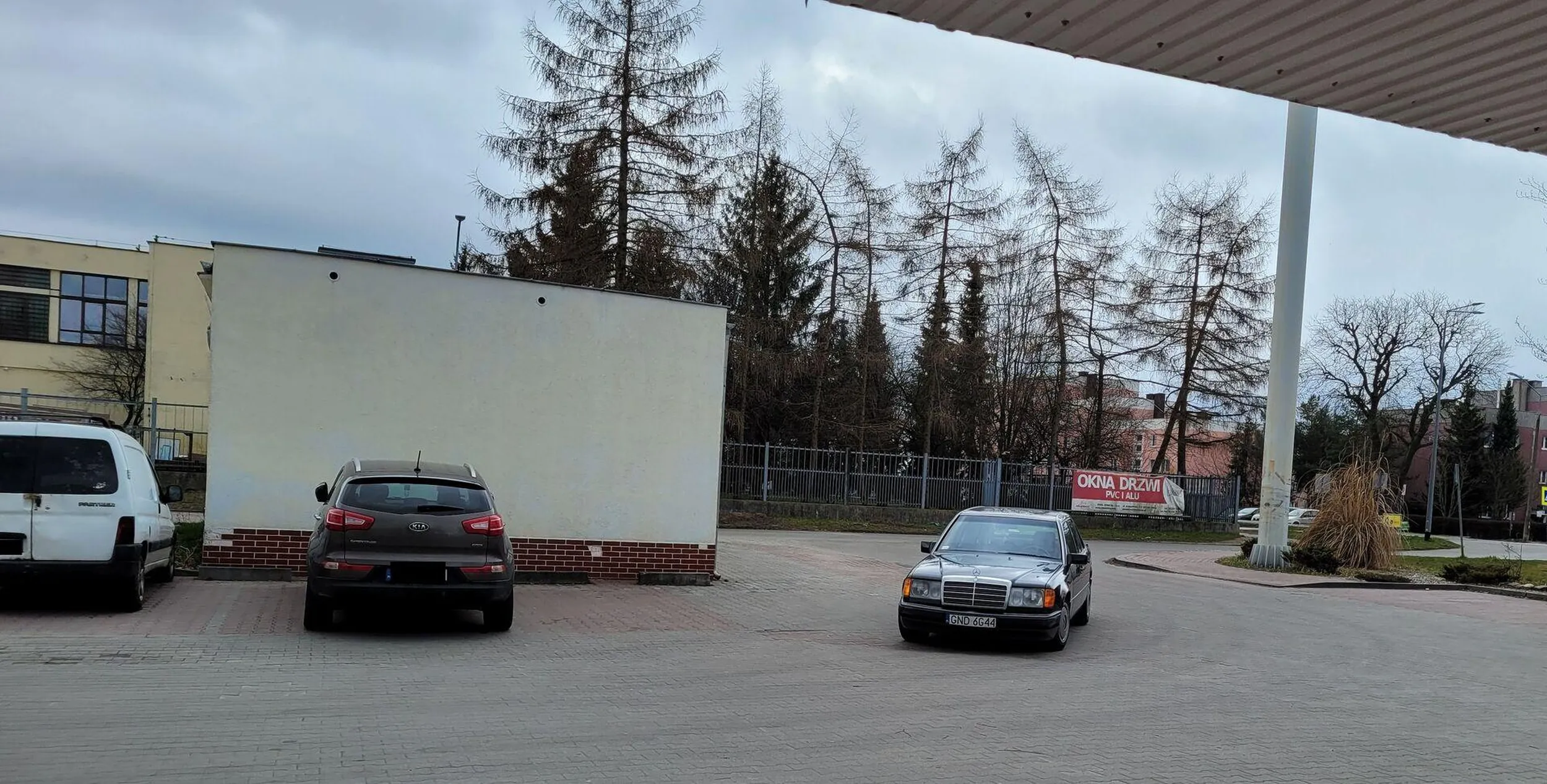 Za mało miejsca na parkingu ;)