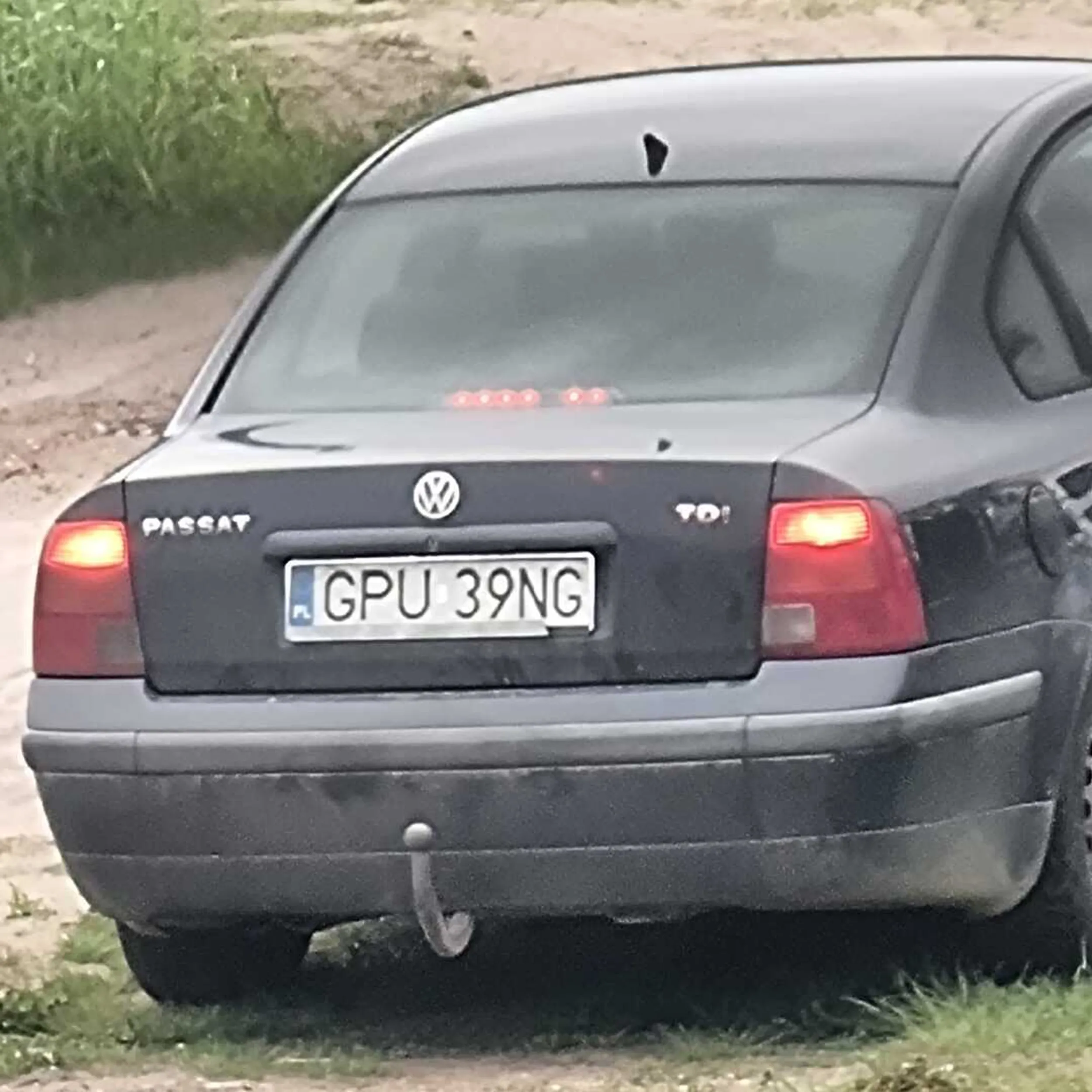 Jeździ po wsiach w powiecie wejherowskim i obserwuje posesję. Zgłaszać typa.