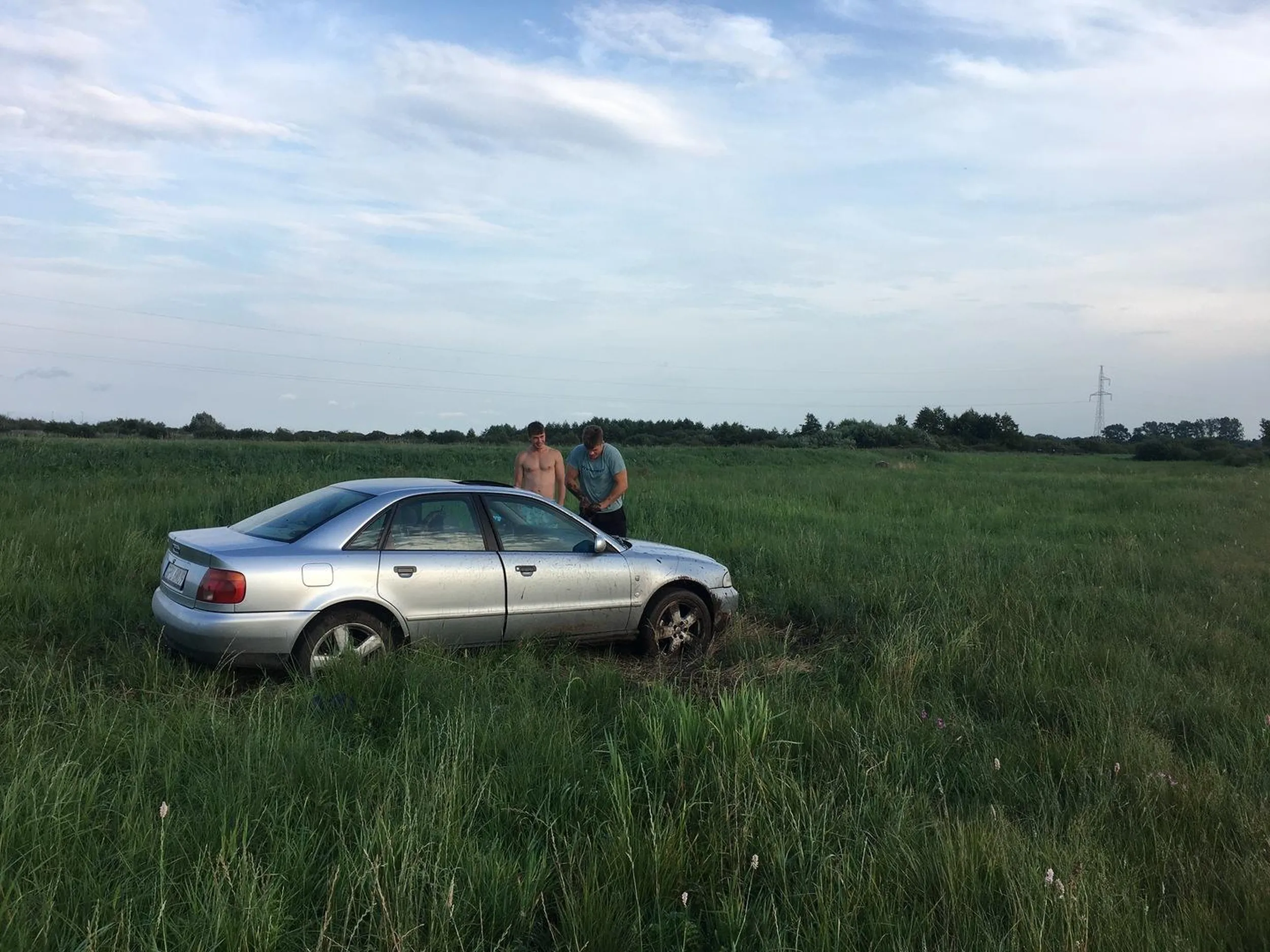 Jeździ jak wariat autem i motorem