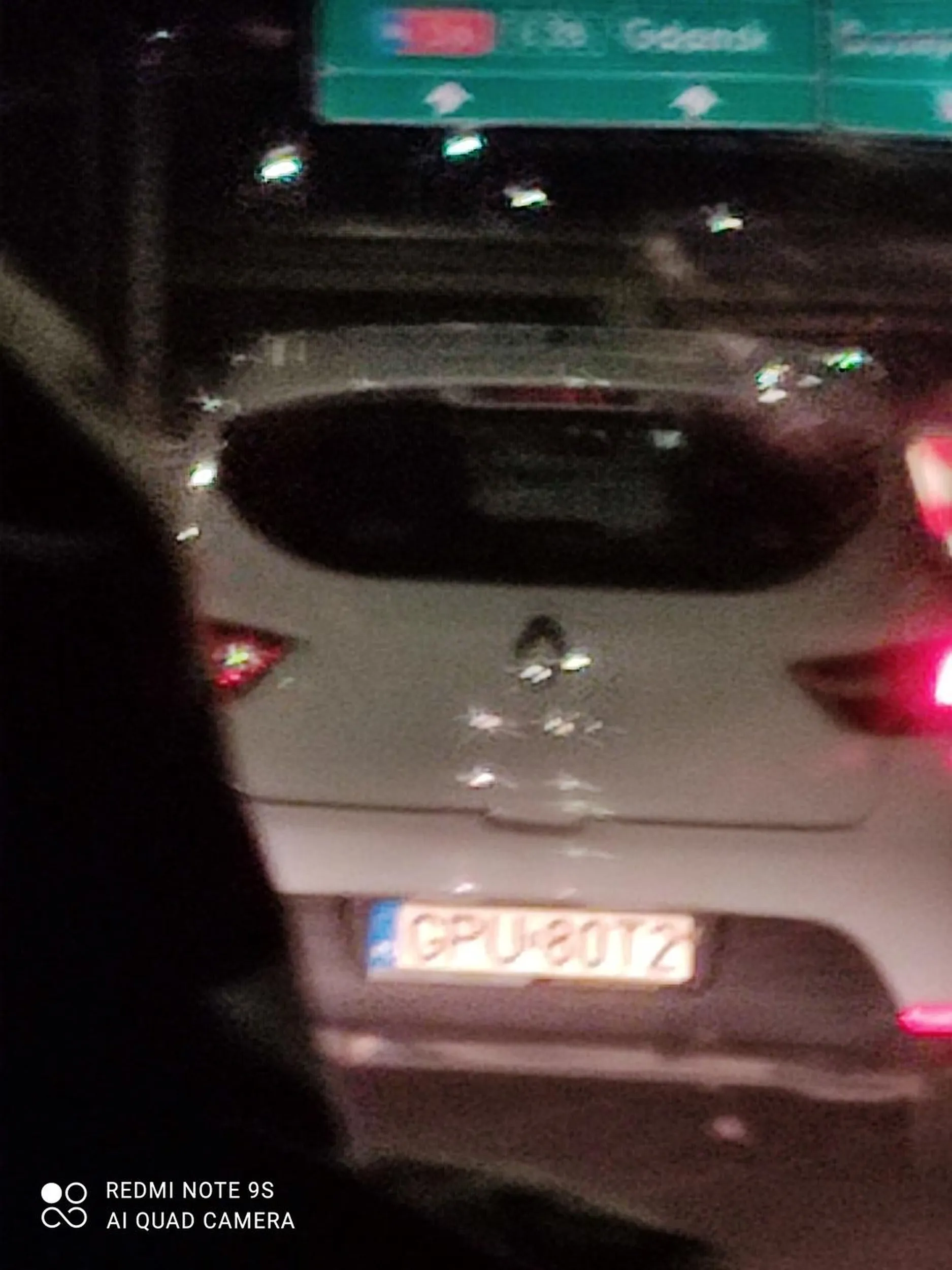 Wyprzedza na 3 przed tirem i zbija lusterka