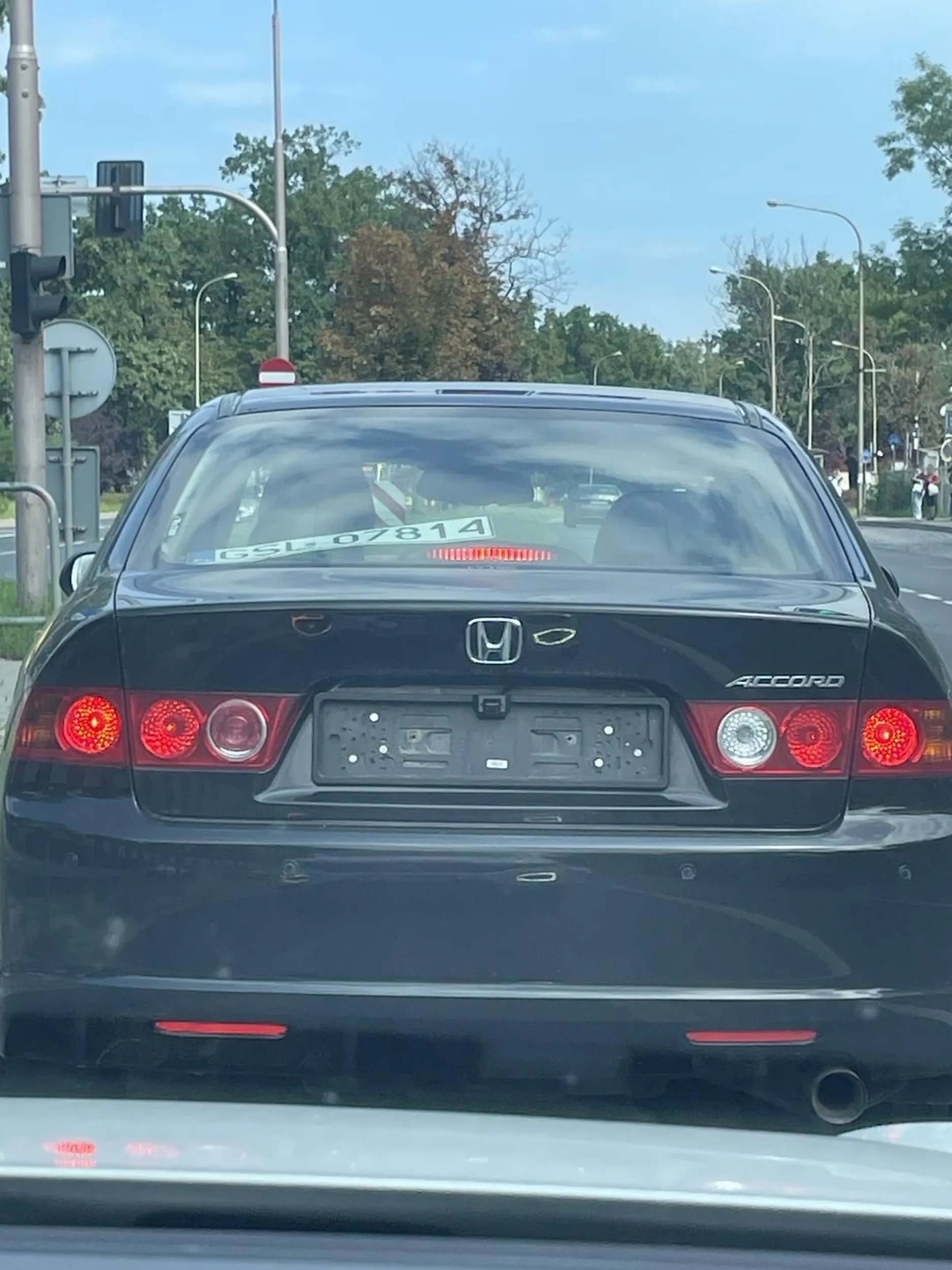 Brak widocznej tablicy rejestracyjnej.