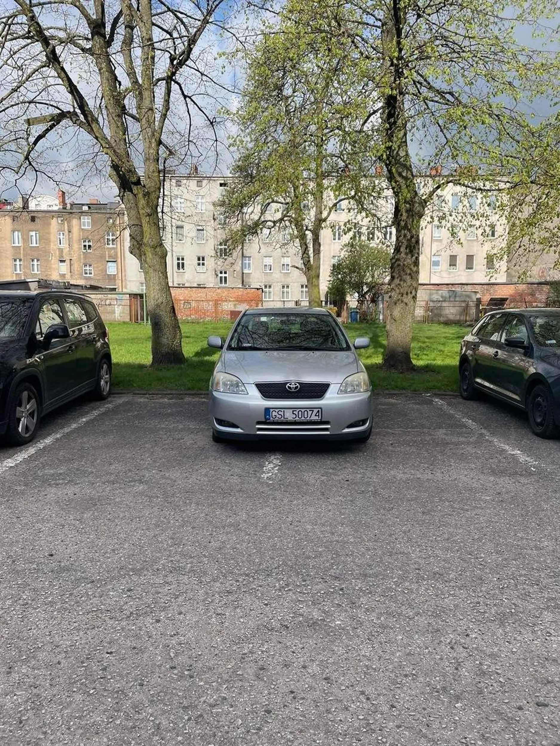 jak ty parkujesz człowieku!! już moja babcia lepiej by to zrobiła