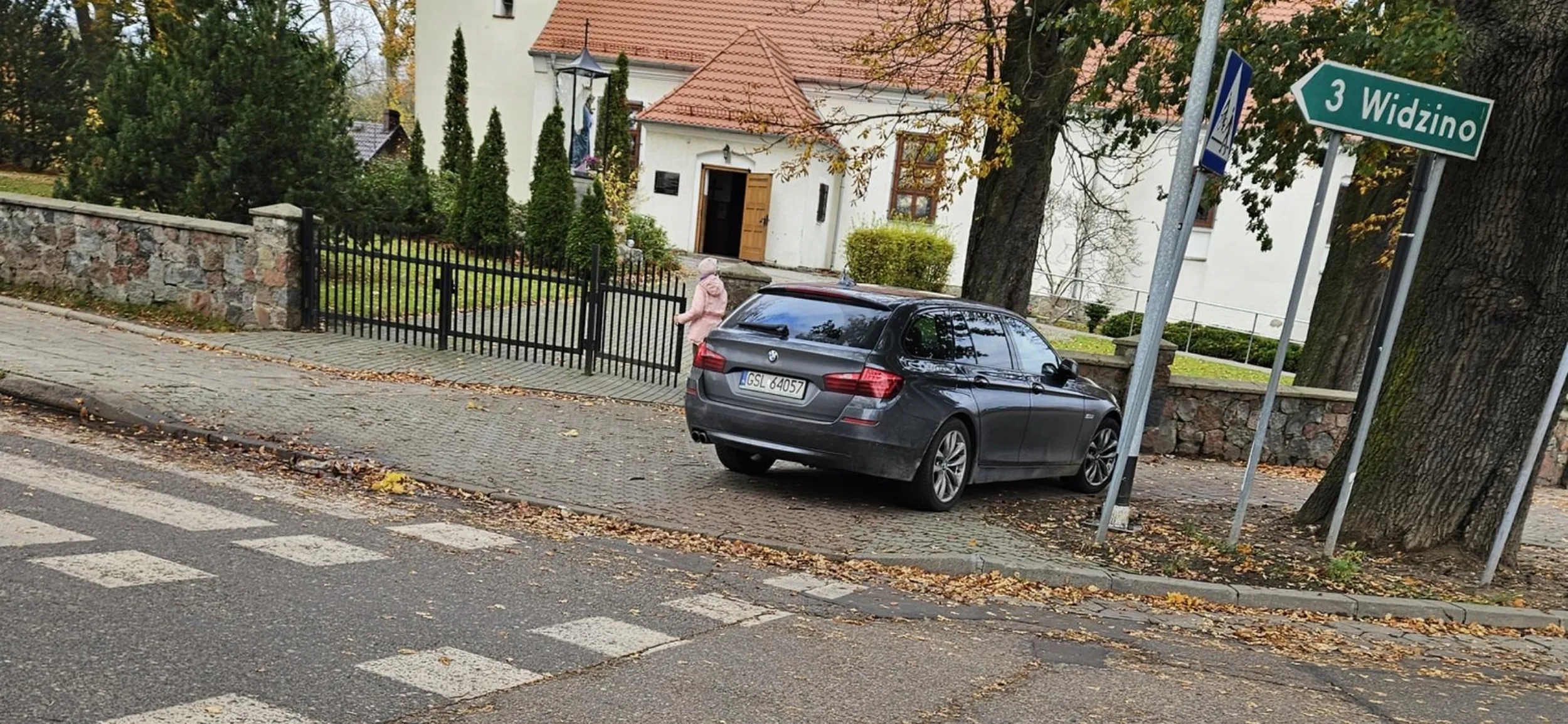 Wejdę do kościoła. Stanę na przejściu i przejeździe rowerowym. Ale pomodlę się za tych, którzy mnie muszą ominąć