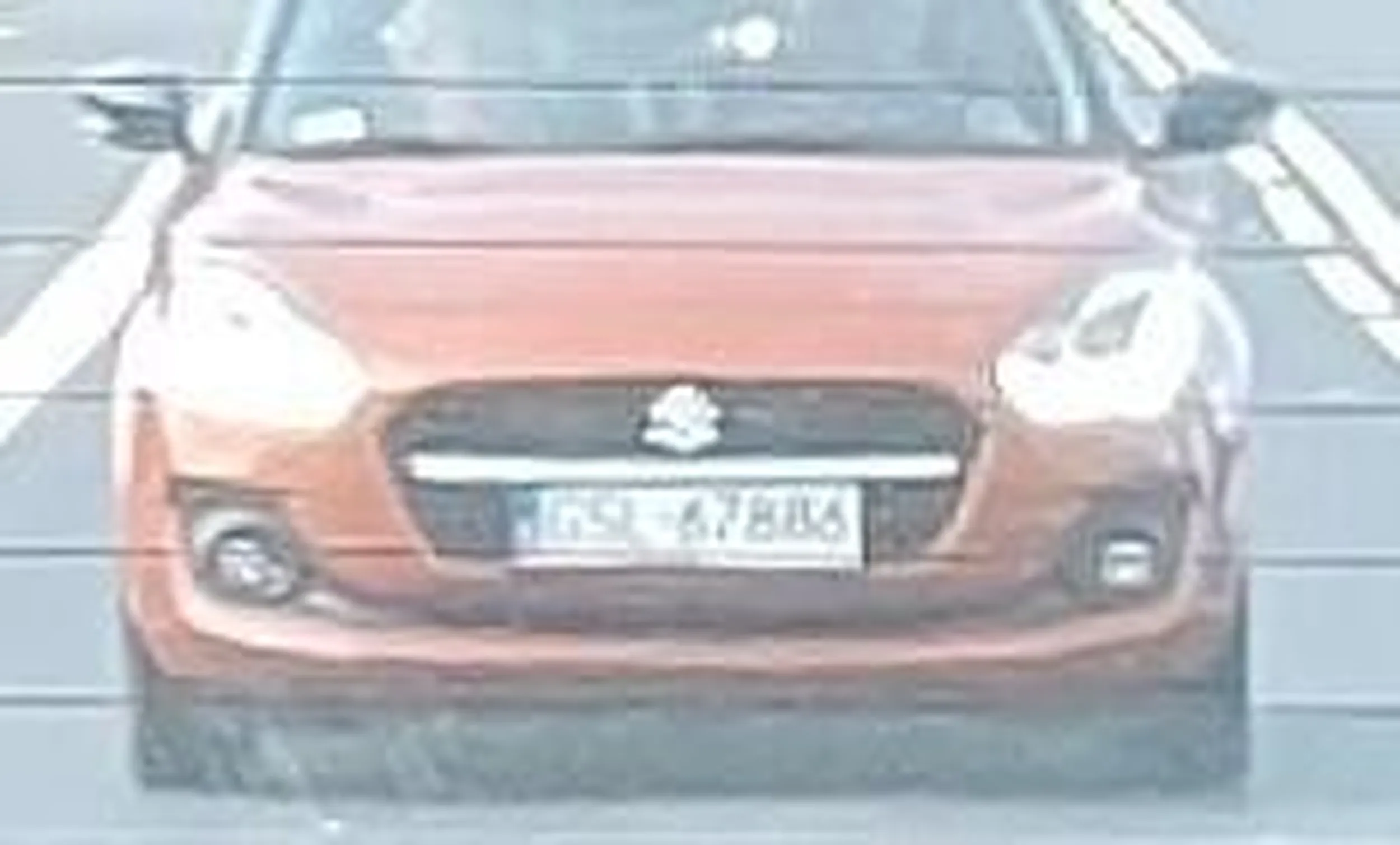 Starsze małżeństwo a kobiecie przeszkadza że jedzie się zgodnie jak wyznaczają znaki drogowe dojeżdżają do zderzaka . A jak kończy się ograniczenie teren zabudowany i człowiek przyspiesza łagodnie to ten bez kierunkowskazów bierze się za wymijanie a nie ma miejsca. A kobieta grozi ręką I wyzywa siwa w okularach