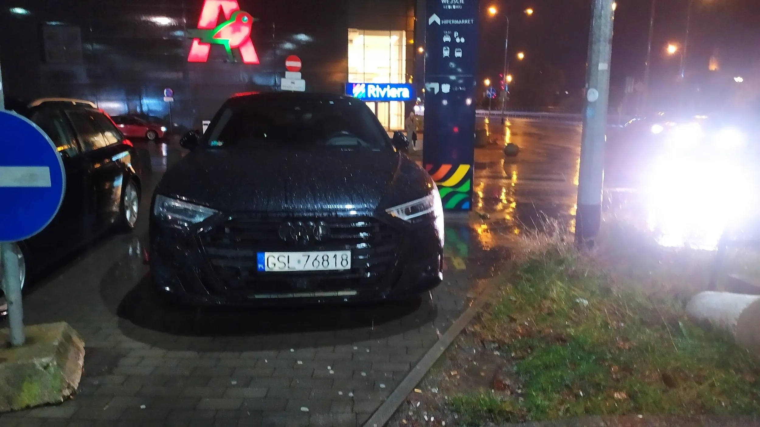 Na przejściu dla pieszych Kretyn