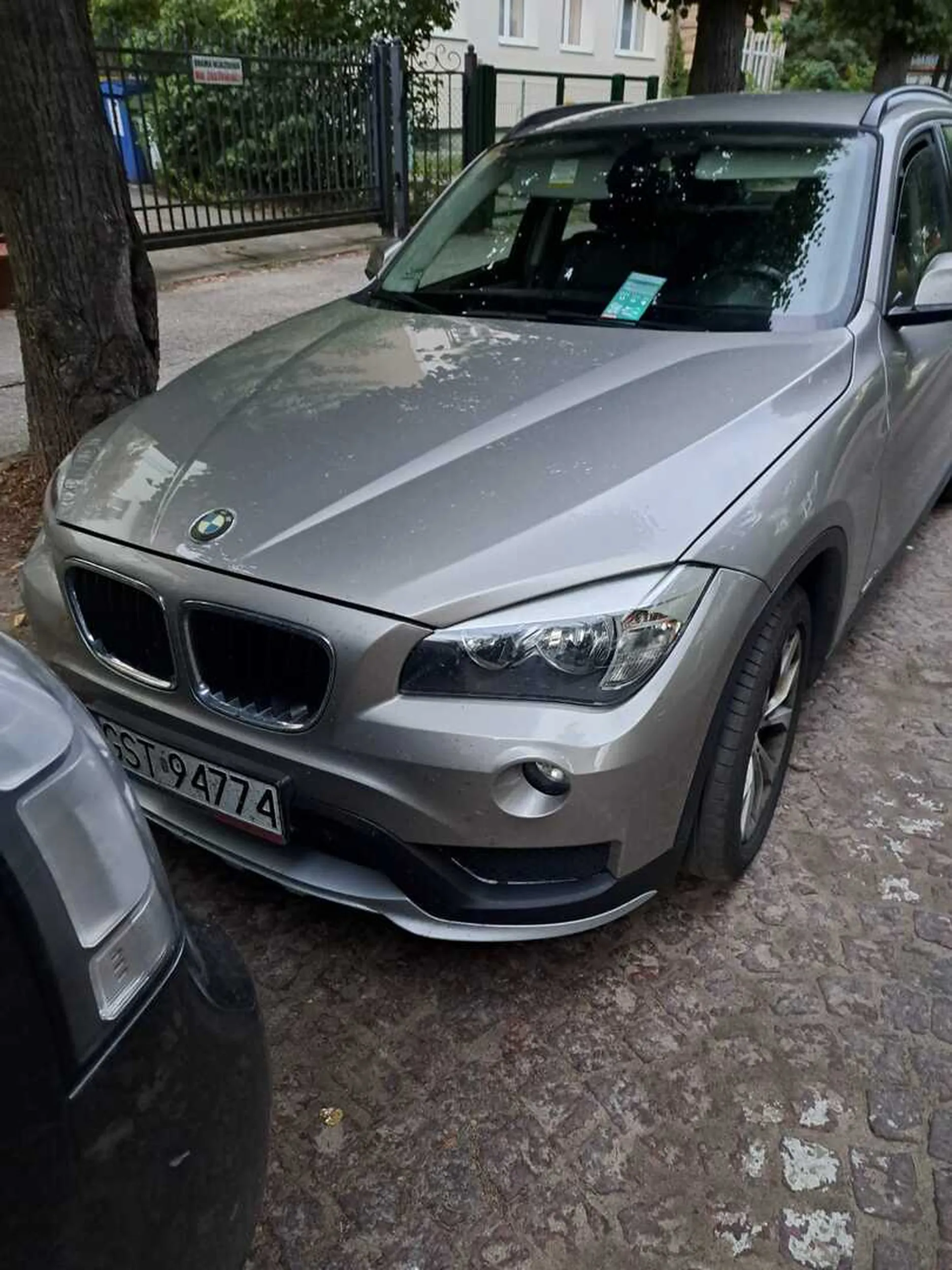 Monotonne blokowanie bramy mimo widocznej tabliczki -brama wjazdowa