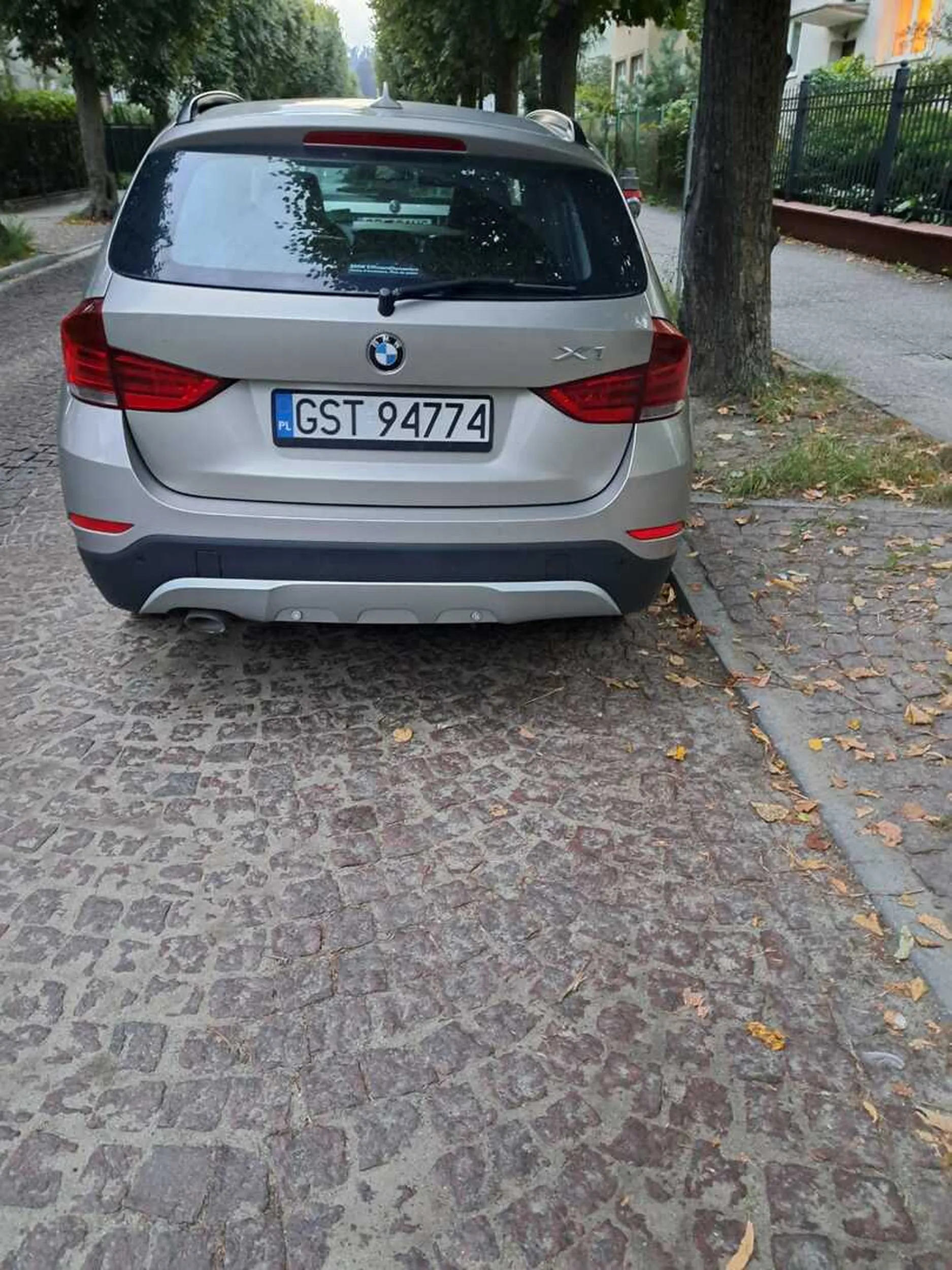 Monotonne blokowanie bramy mimo widocznej tabliczki -brama wjazdowa