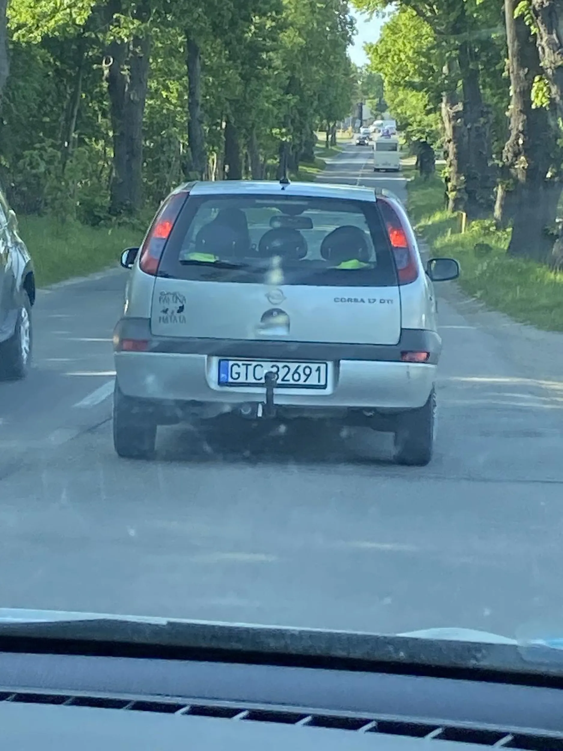 Wjeżdża na lewy pas jak się go wyprzedza