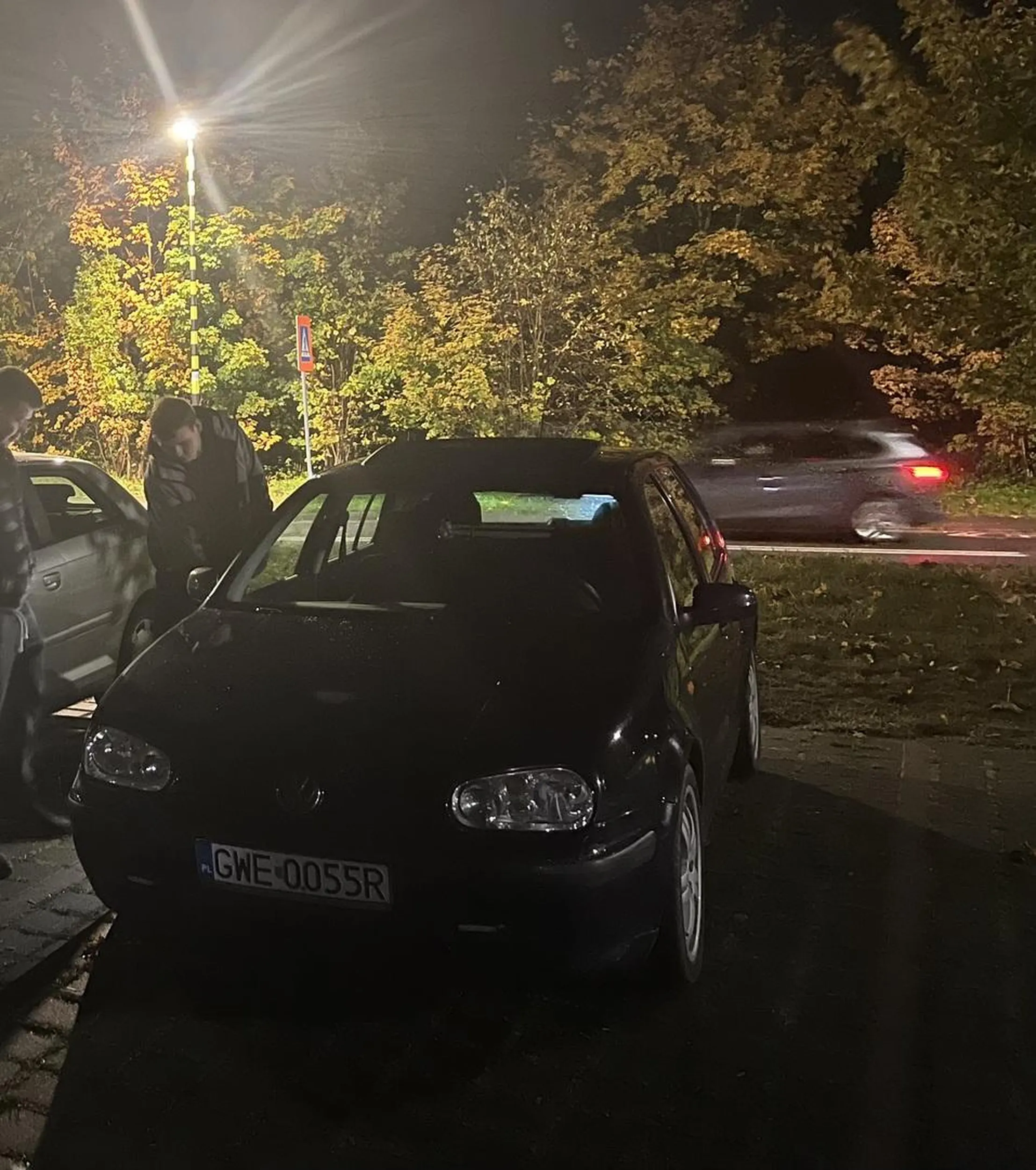 Super golf, kierowca przystojniak