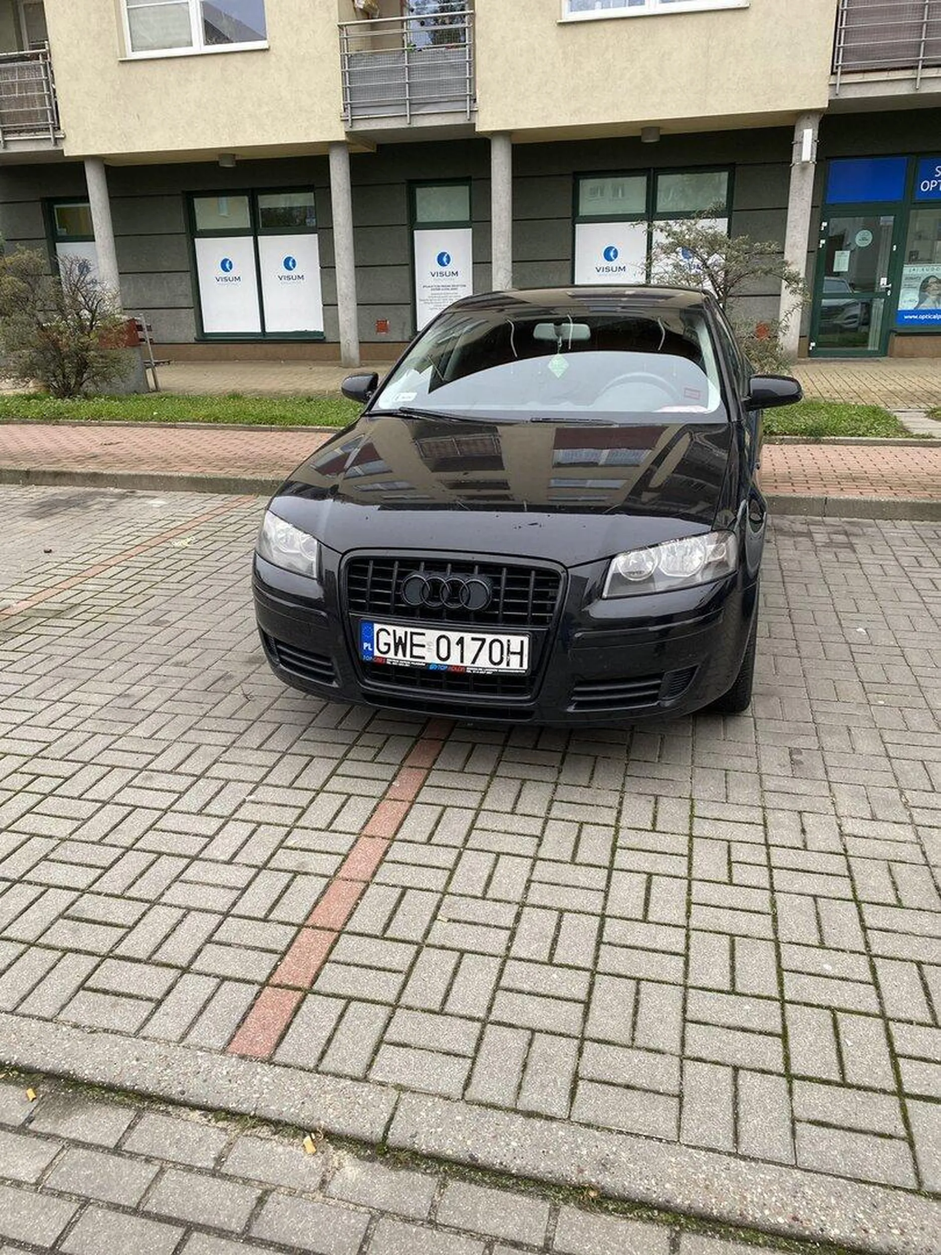 Mistrz parkowania. zdjęcie zrobione 20.11.2023 w Gdyni przy ulicy Wawrzyniaka