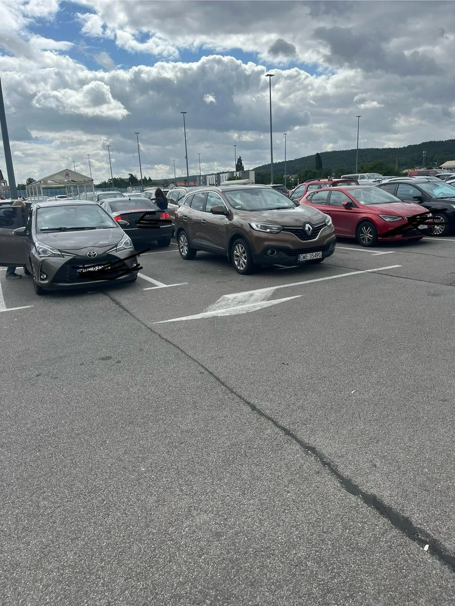 Parking pod Auchan Rumia.