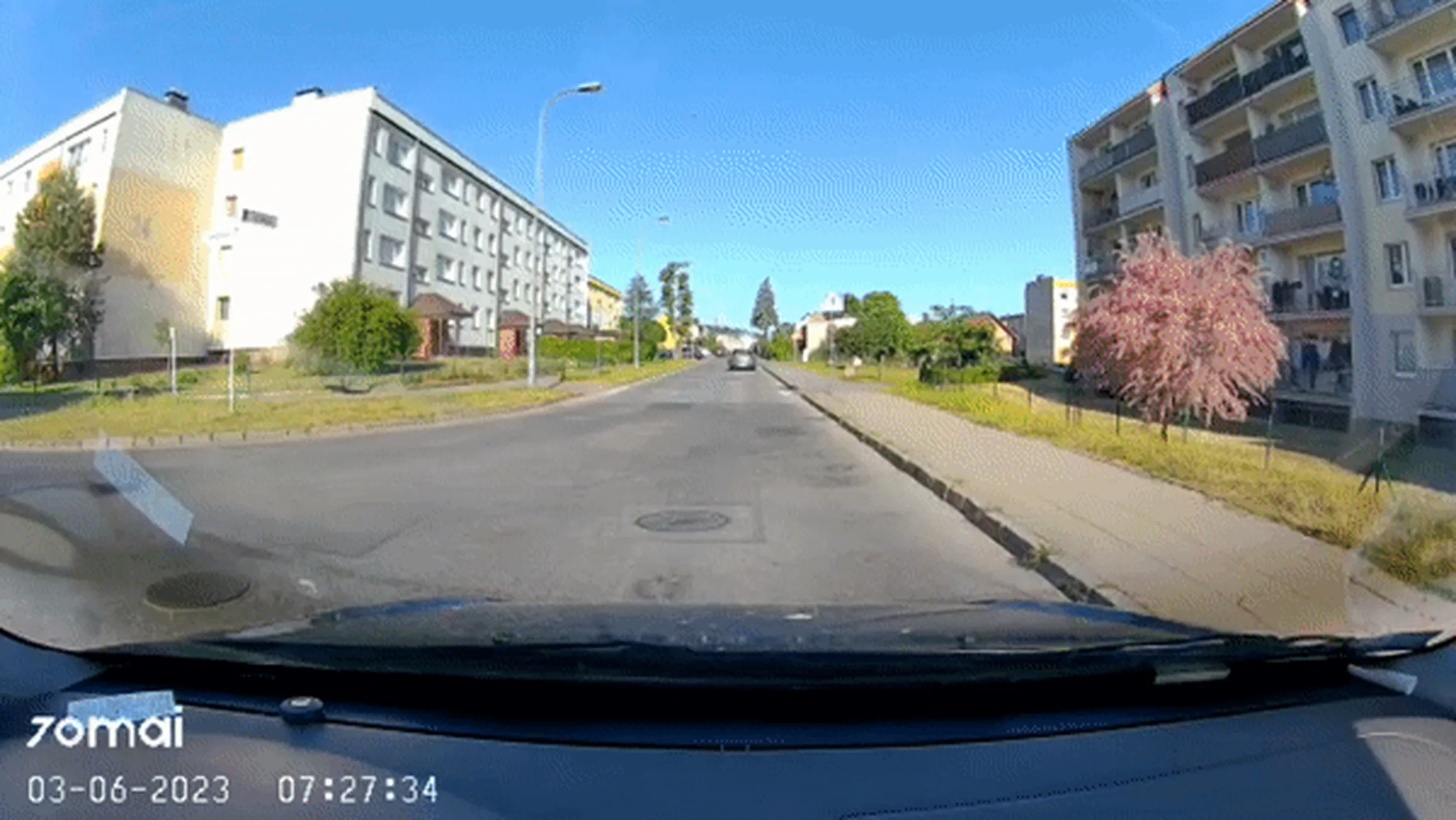 Awaryjne pozwalają zajechać drogę osobie z przeciwka i zaparkować przed samymi pasami