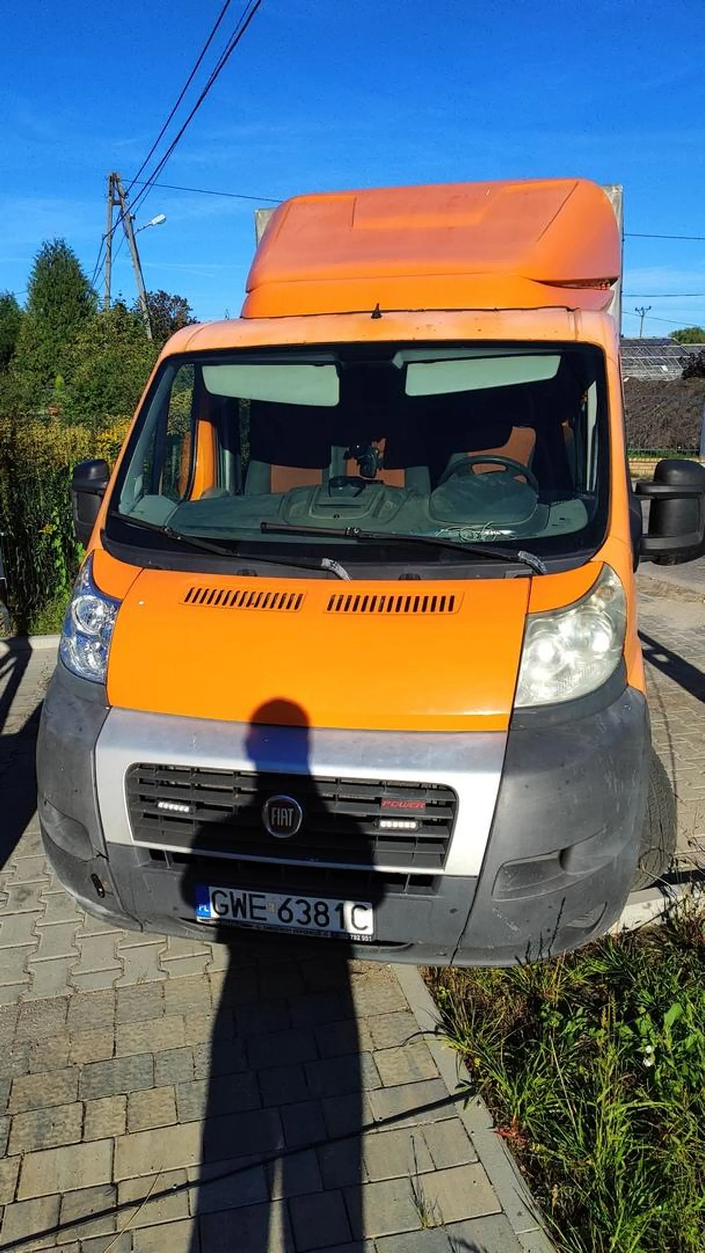 Blokuje wyjazd z osiedla