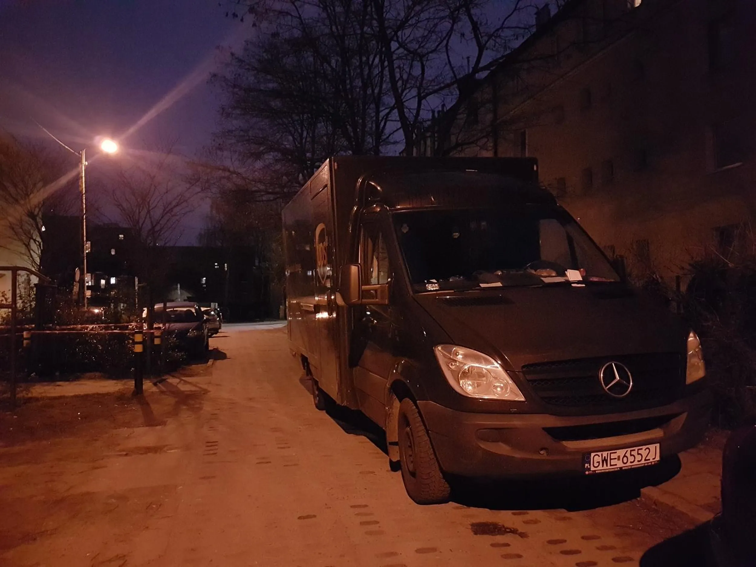 Typ zablokował przejazd na kilka godzin. Prawko nabyte za worek cebuli.